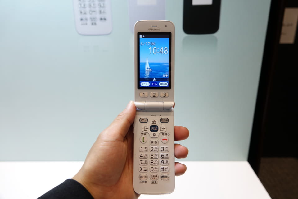 docomo arrows らくらくホンF 41C ACアダプタ付き FCNT arrows ケータイ ベーシック F-41C 価格比較 - 価格.com