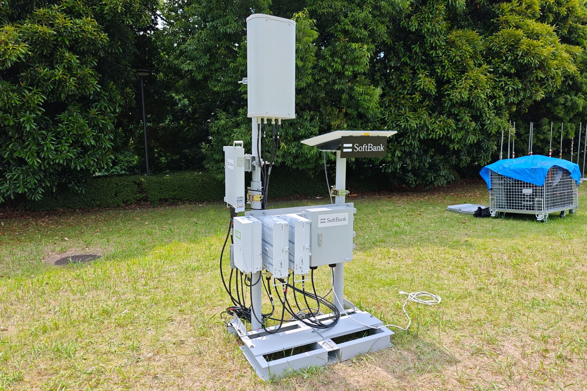 NTTの船舶に搭載したソフトバンクの基地局