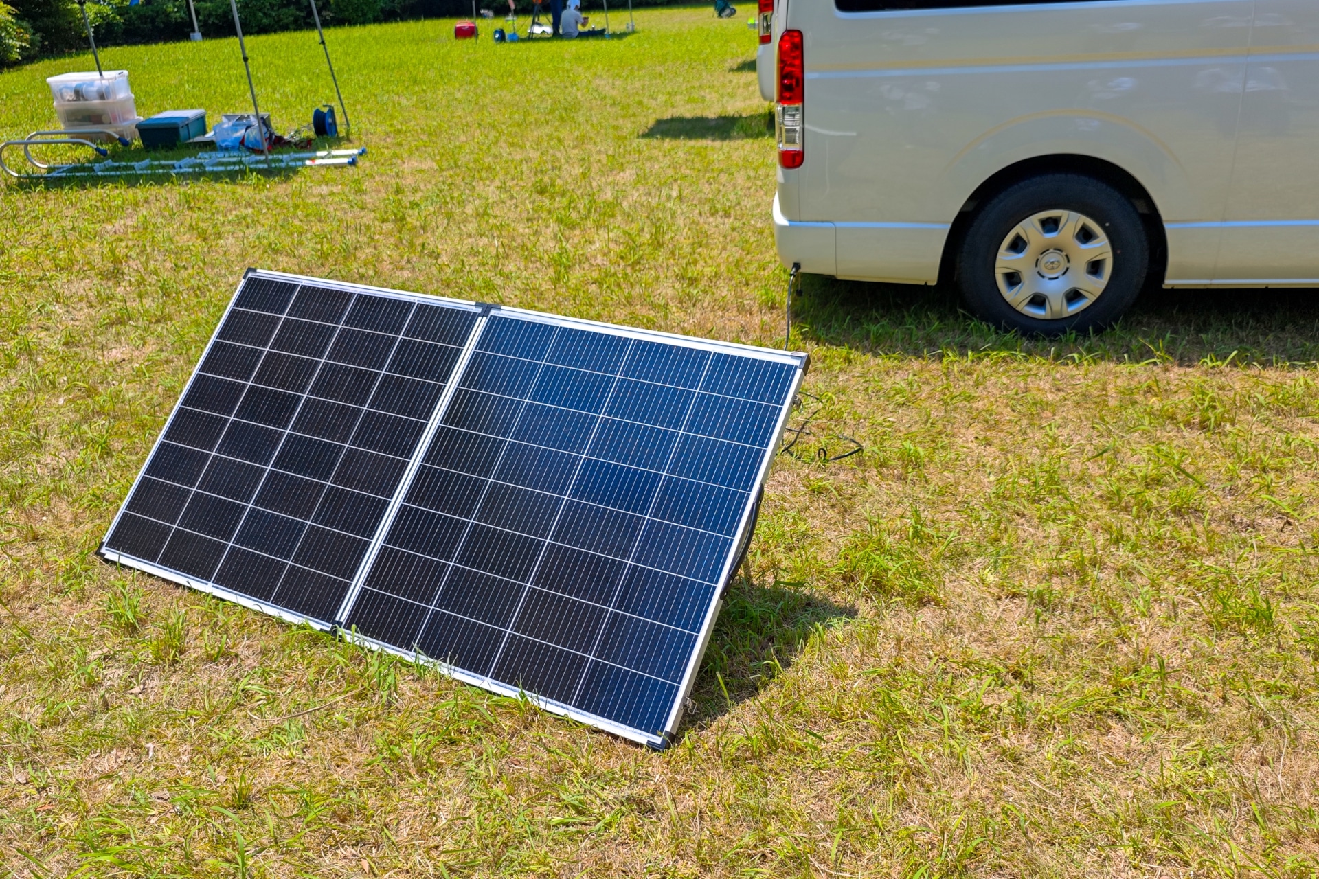 ガソリンがなくなっても続けられるようにソーラーパネルを装備