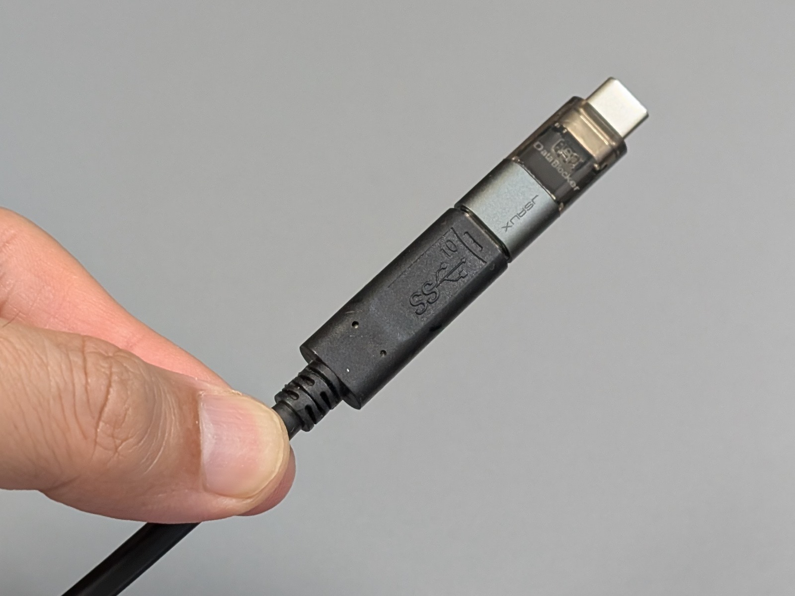 実際に接続したところ。ぶら下げておくためのストラップホールがあればなおよかった