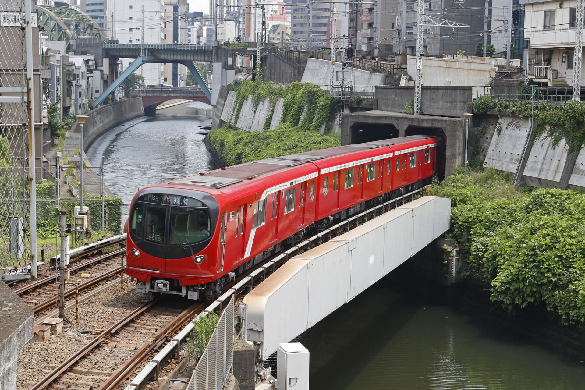 5Gを活用した鉄道システムの実証に成功（実証区間とは異なる）