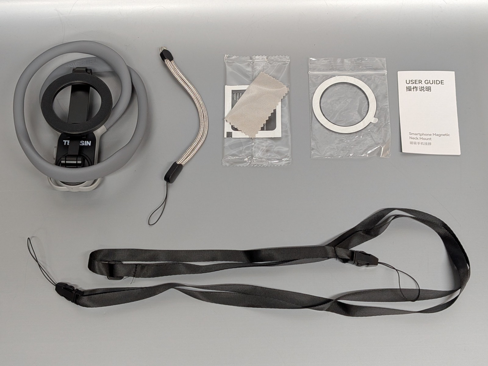 同梱品の一覧。各種ストラップのほかスマホやケースに貼り付けるMagSafe互換リングも用意される