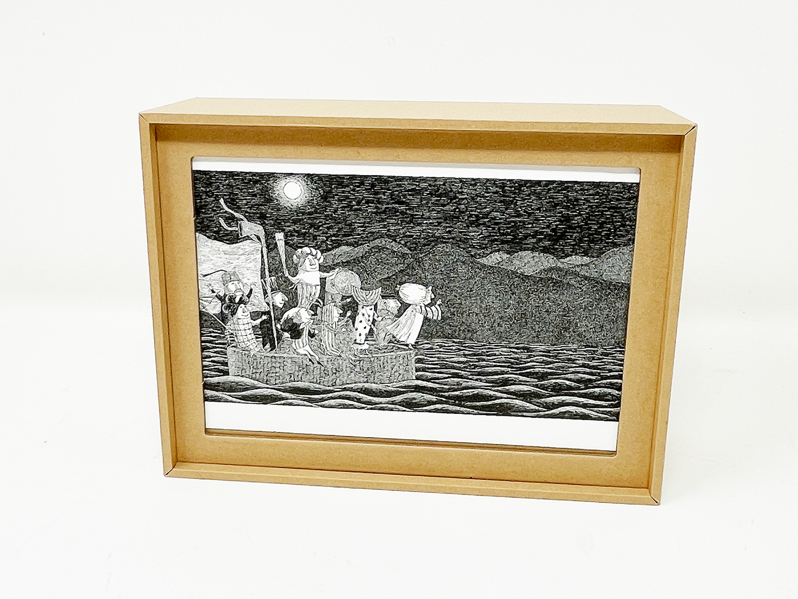 最終的に選んだ1枚を蓋に装着して展示用に。ただ箱がおいてあるのとは異なる趣があります。