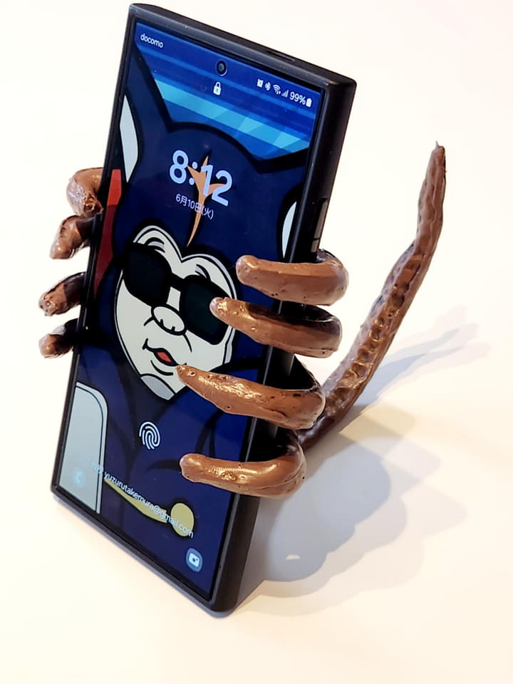 ローテク進化系、癒しの「亀スマホスタンド」 - ケータイ Watch