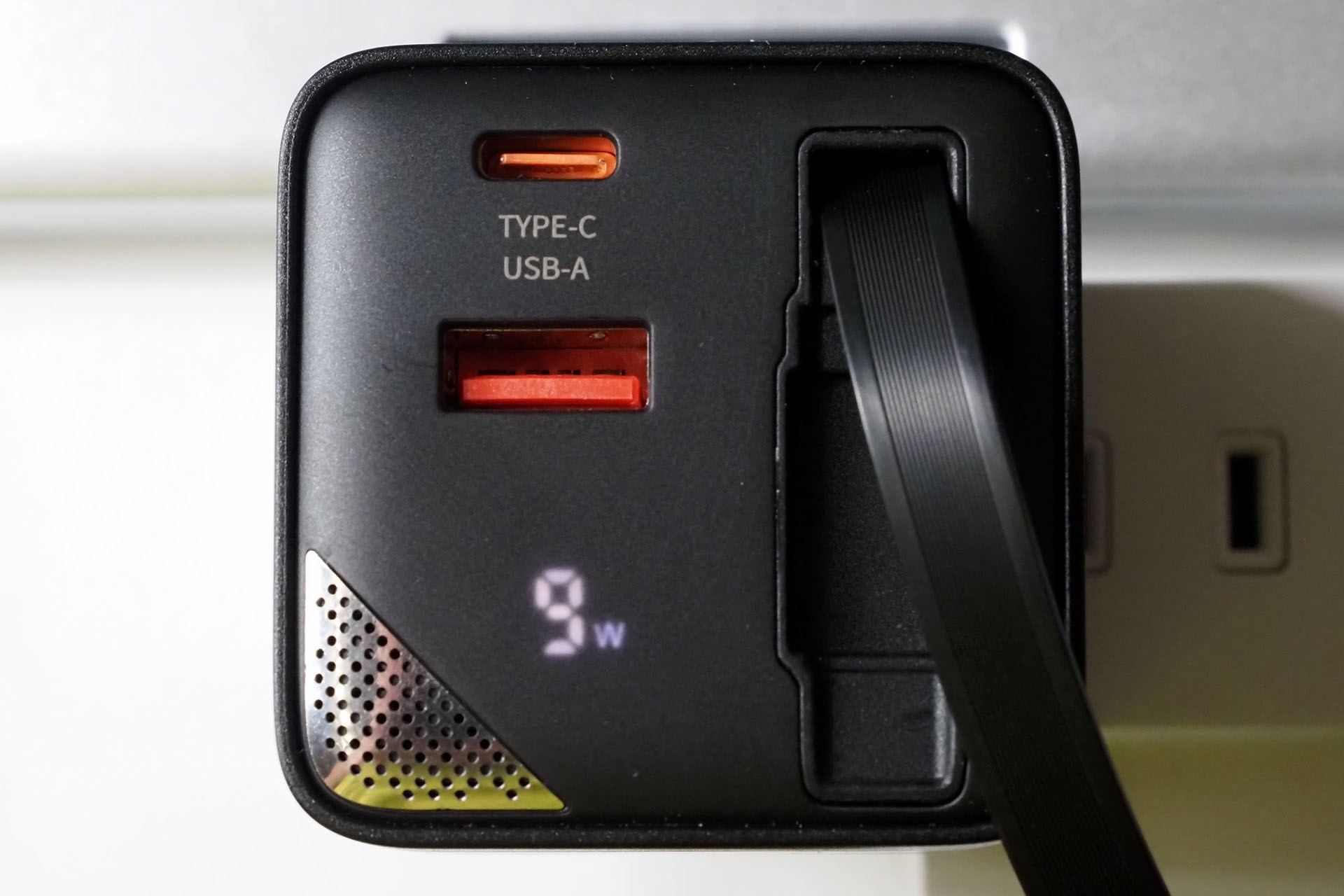 本体前面に出力しているW数が表示される。