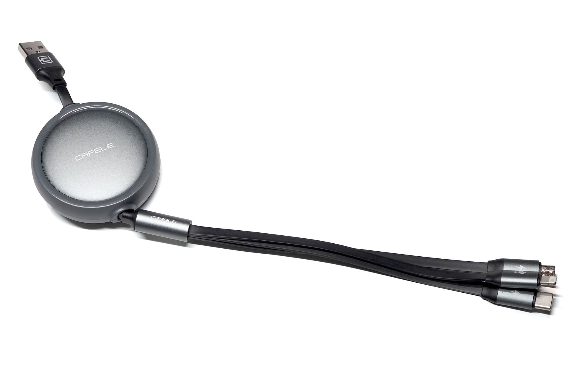 故障したのは、FCJ∞CAFELEブランドの片側巻き取り式USBケーブル。