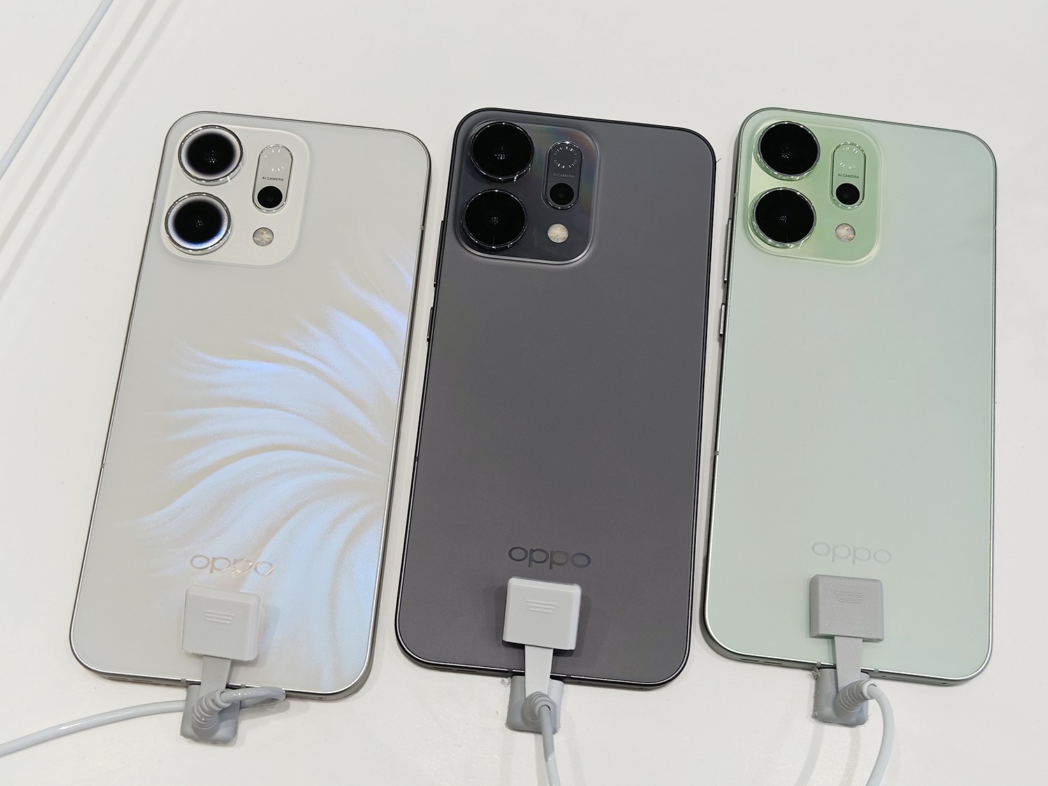 Reno14 5G中国モデルの3色