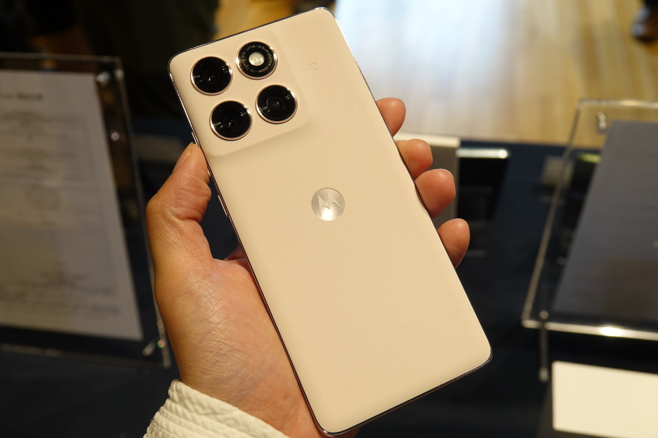 写真で見る「motorola edge 60 pro」と「moto g66j 5G