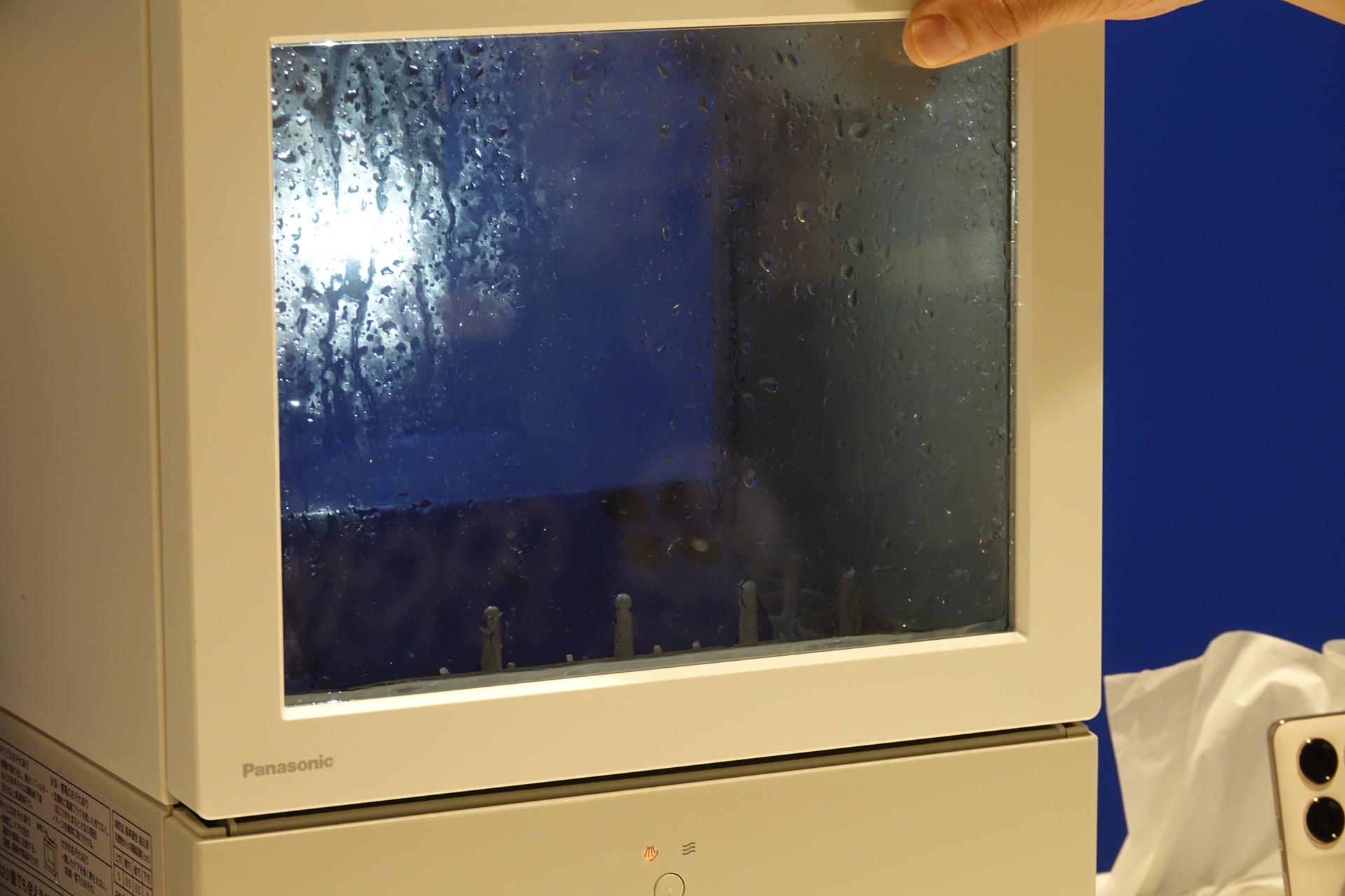 温水で洗う食洗機に入れても正常に動作。ディスプレイは濡れていても操作できる「ウォータータッチ」対応