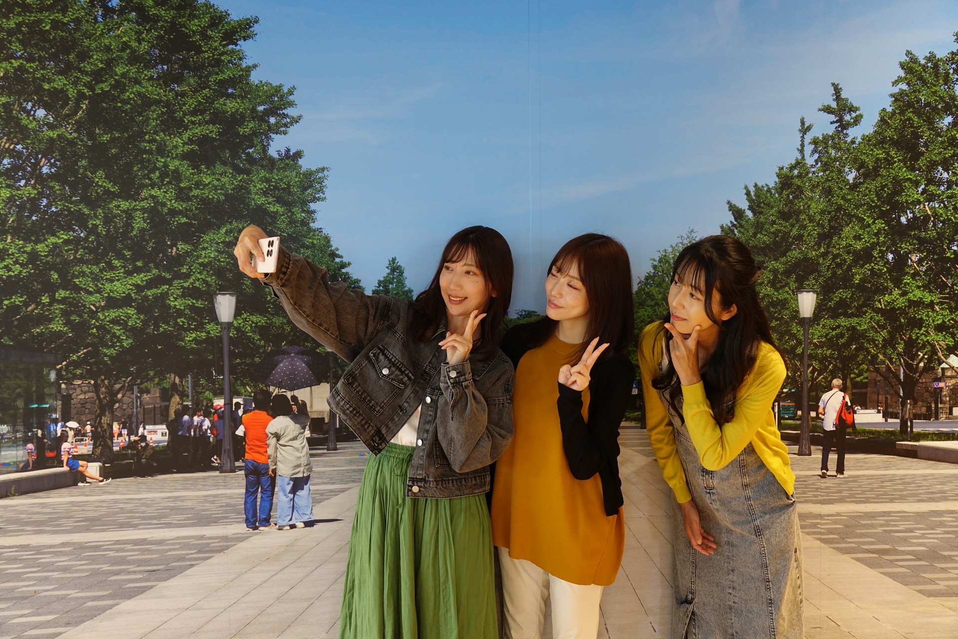 撮影時、まぶたを閉じてしまってもAI処理で全員がまぶたを開いているようにできる