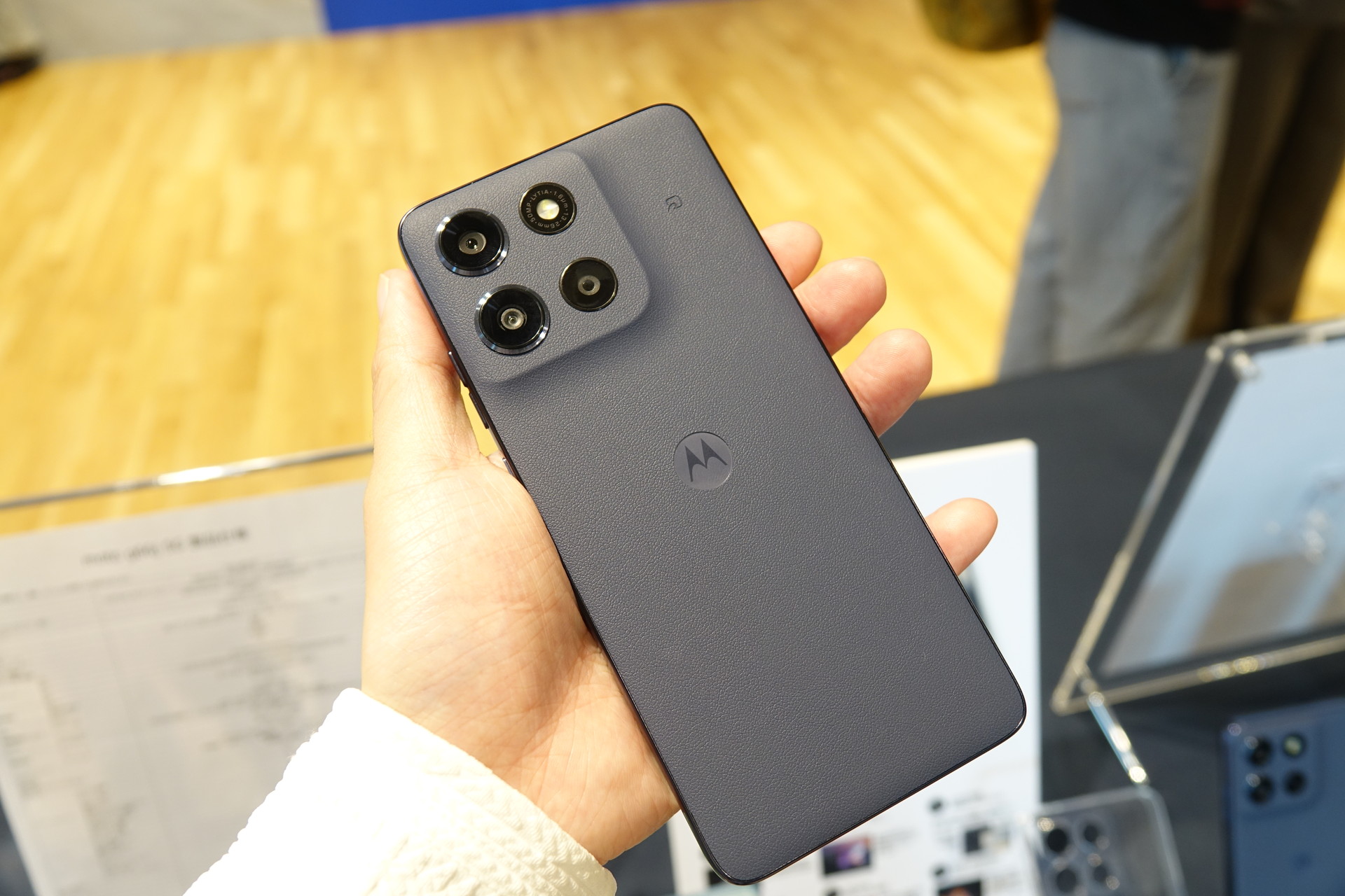 PANTONE Black Oyster（ブラックオイスター）