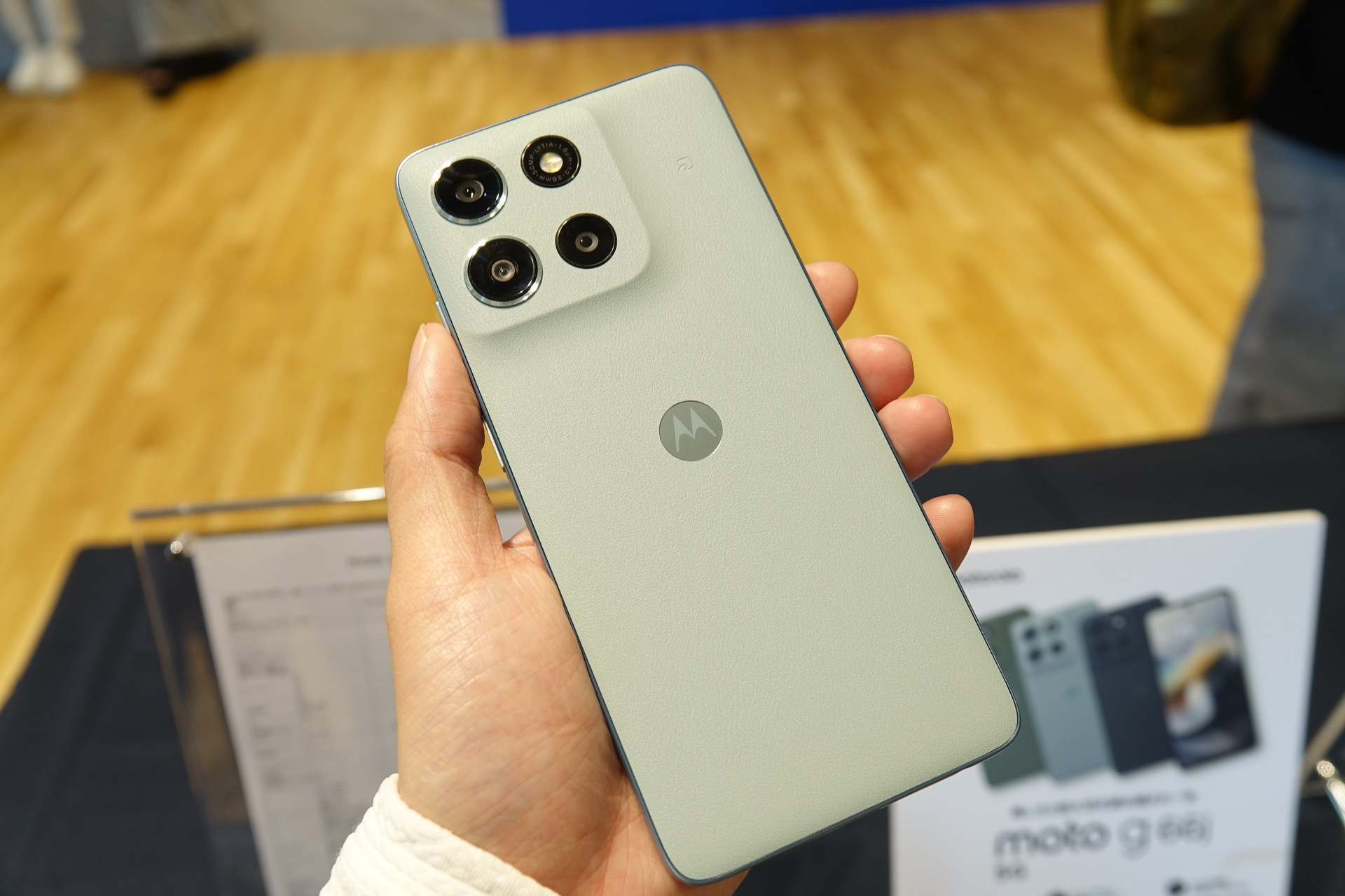 PANTONE Gray Mist（グレーミスト）