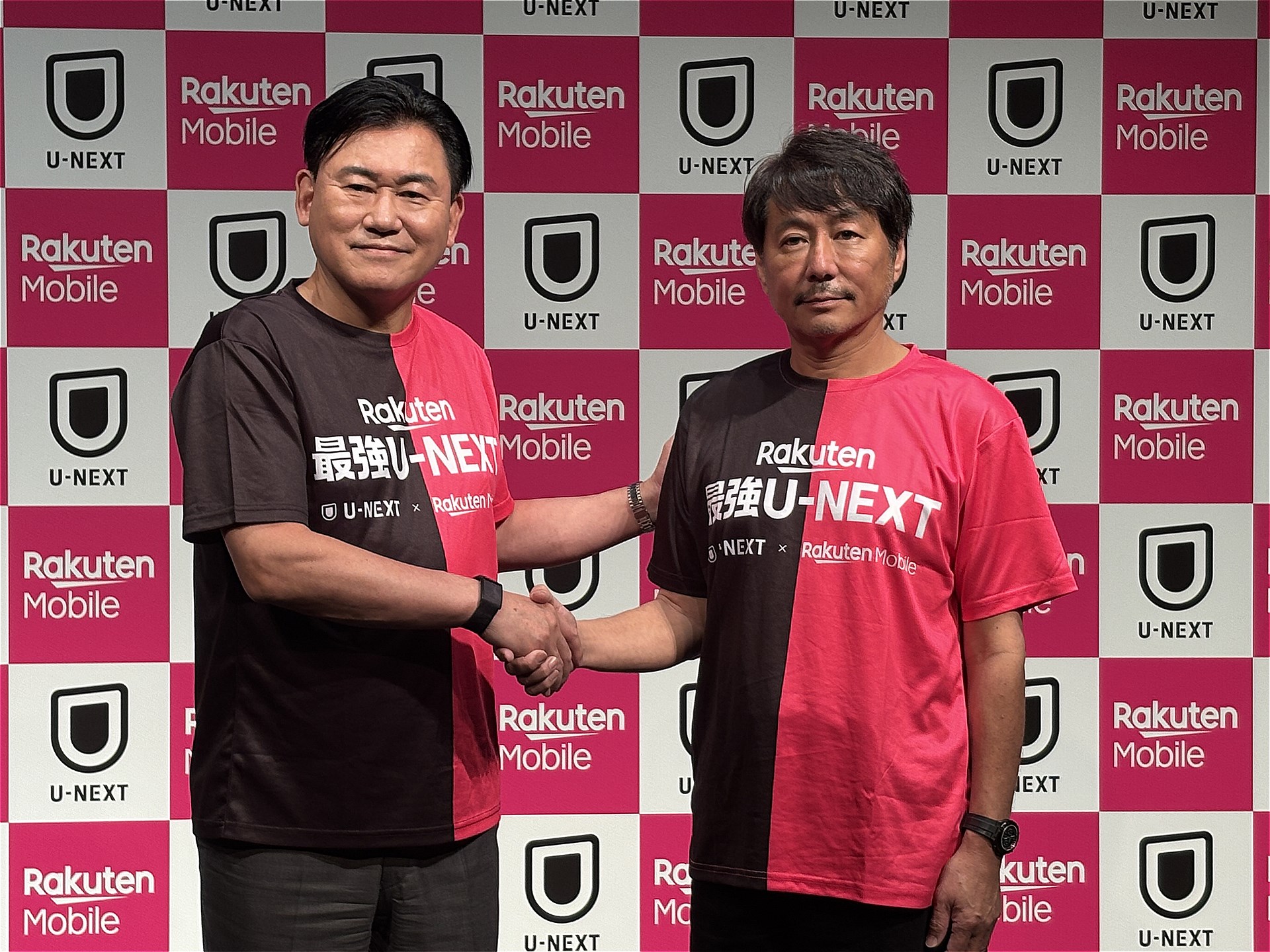 楽天の三木谷氏（左）とU-NEXTの宇野氏（右）