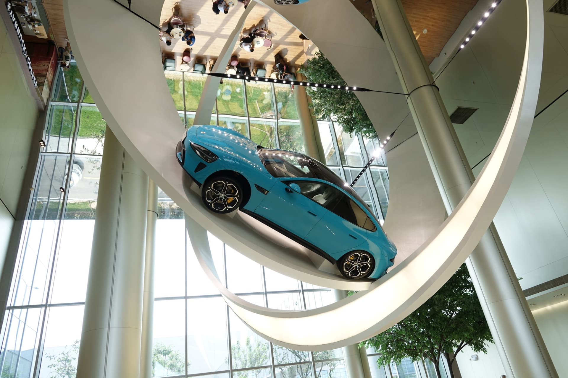 ショールーム正面