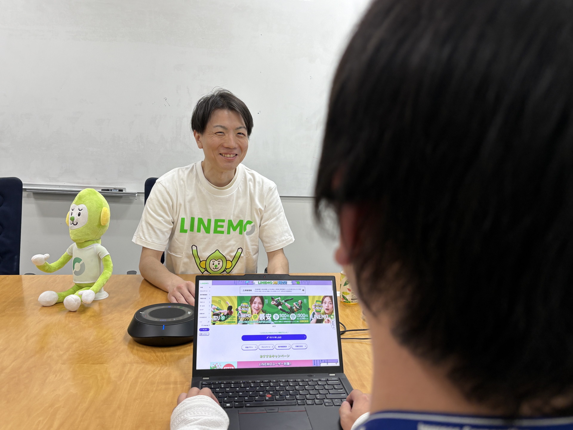 にこやかにキャンペーンについて語る中村氏。モモンキーが明後日の方向を向いているのがこの写真のポイントだ