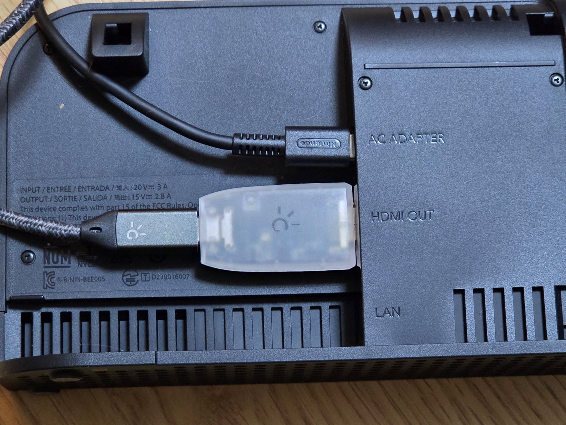 そこにShadowCast 2に付属していたUSB Type-Cケーブルを差し込む