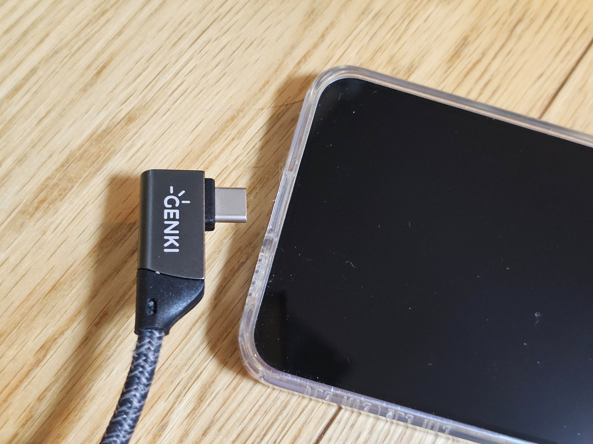 もう片方をGalaxy S25に差し込む