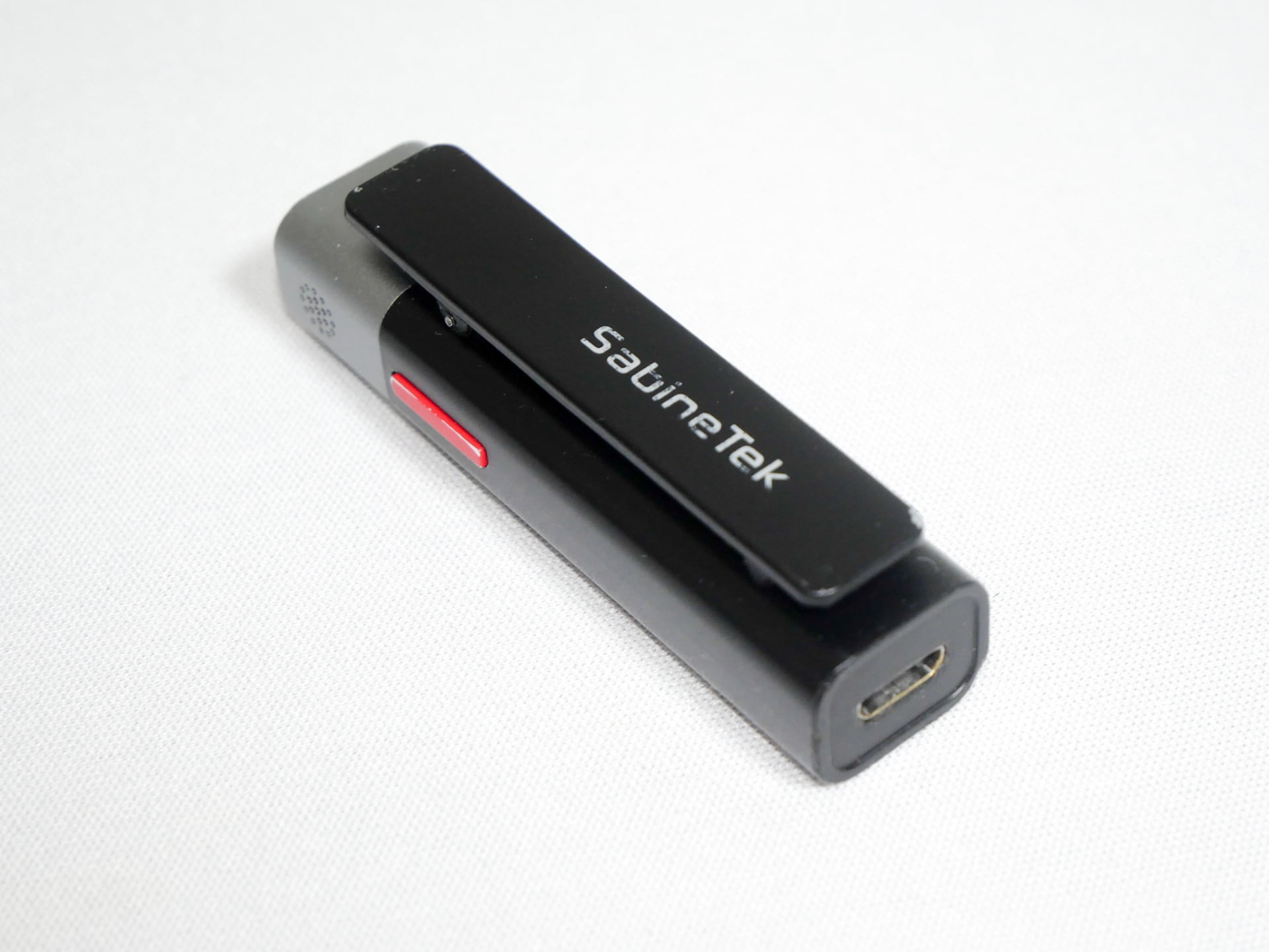 長らく使用してきたBluetoothマイク「SmartMike+」。コンパクトで利便性は高いが、充電端子がmicroUSBというのが、USB Type-C全盛の今となっては使いづらくなっている