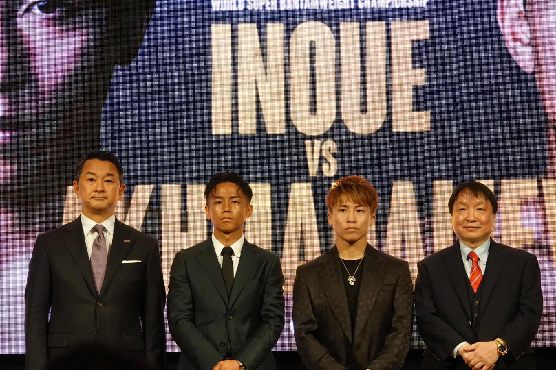 左から、NTTドコモ前田社長、武居由樹選手、井上尚弥選手、大橋ボクシングジムの大橋会長