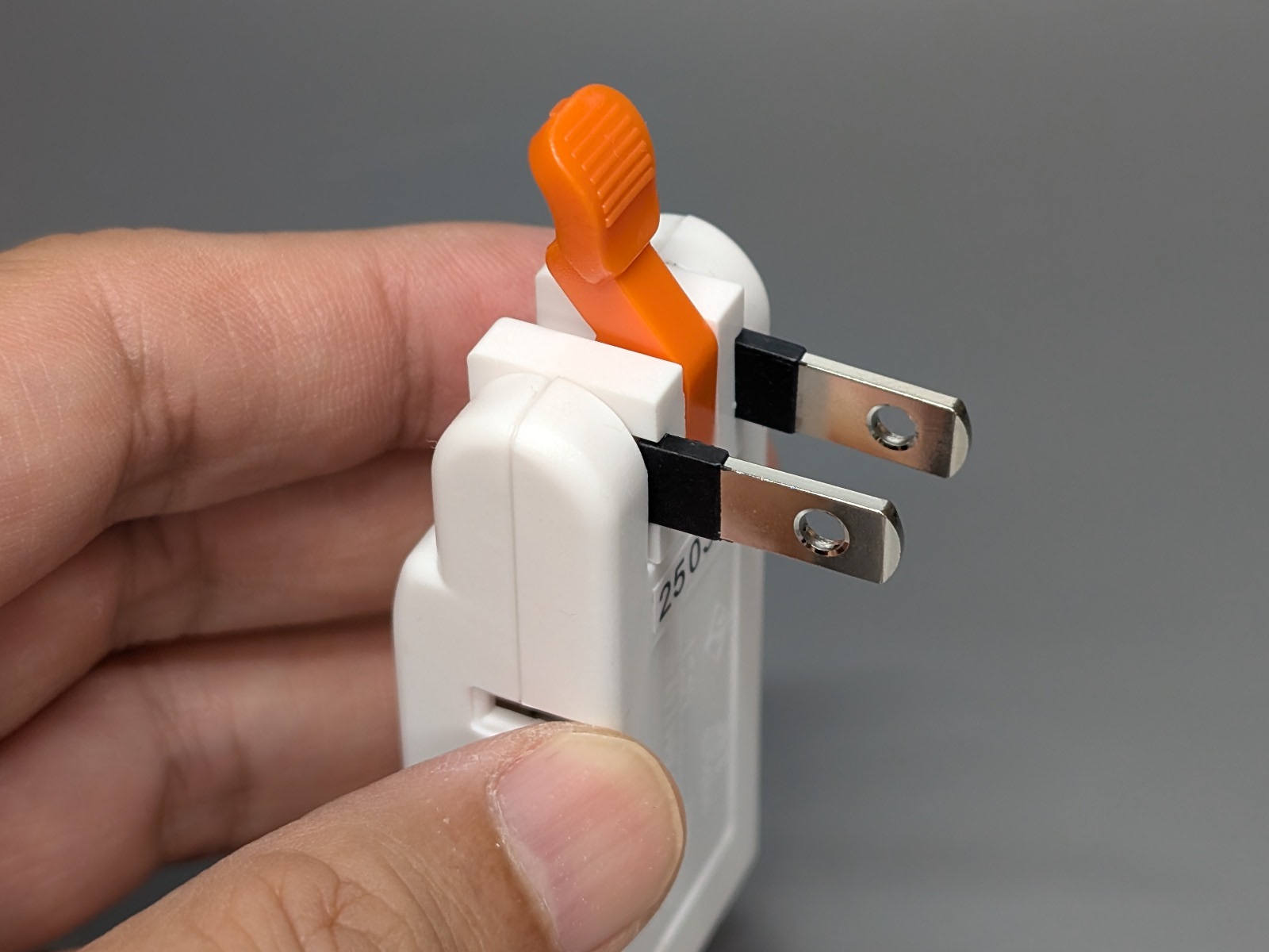 さらにプラグ自体のスイングにも対応する。同種製品にはあまりない機能だ