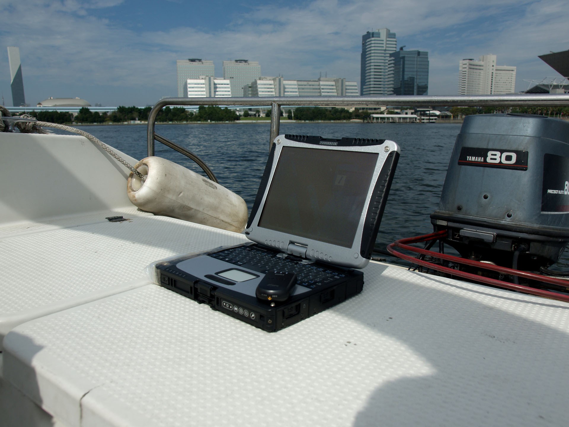 機材はタフネスノートパソコン＋Bluetooth対応GPSユニットという感じ。20年前だとシロートが組めるのはこのくらいのシステムであった。