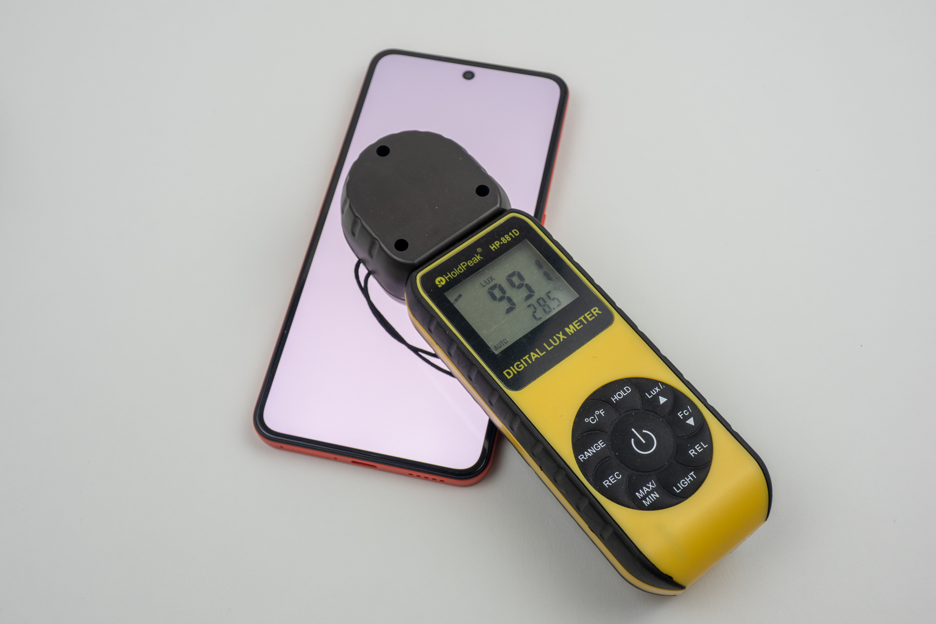 ディスプレイの明るさは実測で991lux