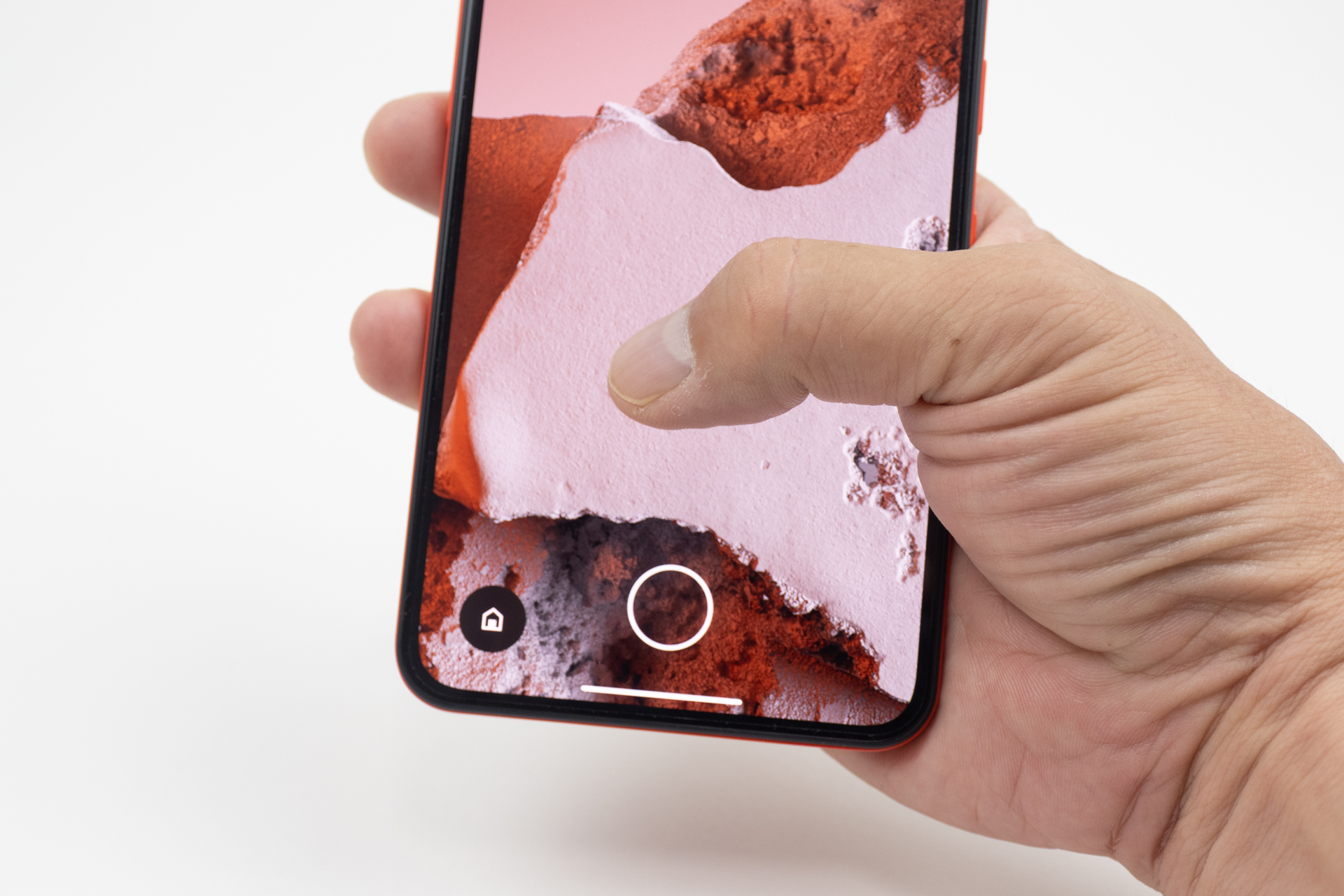 指紋認証センサーの位置が下のほうにあり、若干操作しにくい