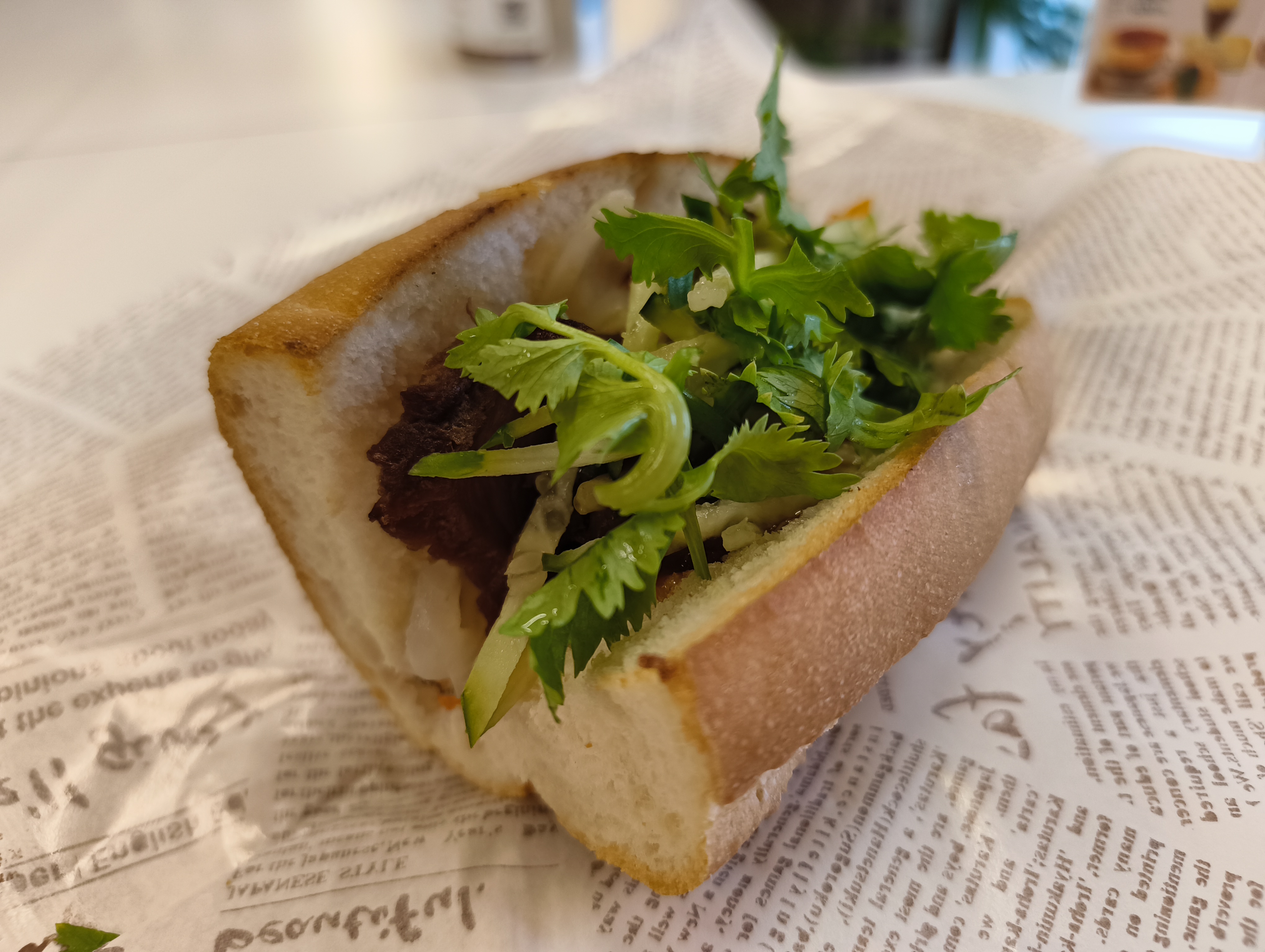 料理撮影時は若干光量不足か暗めな仕上がり