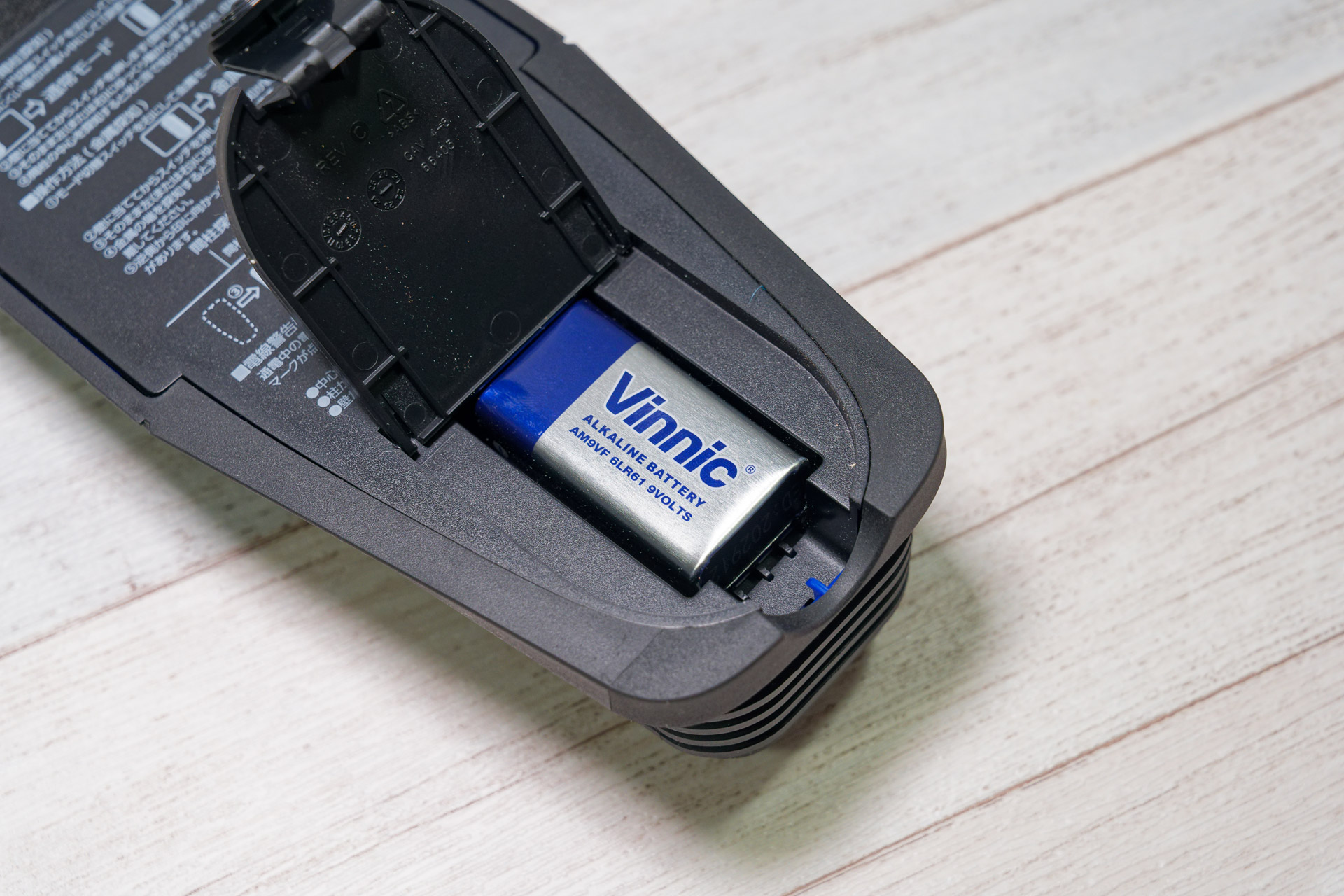 電池は9Vのアルカリ乾電池を使用