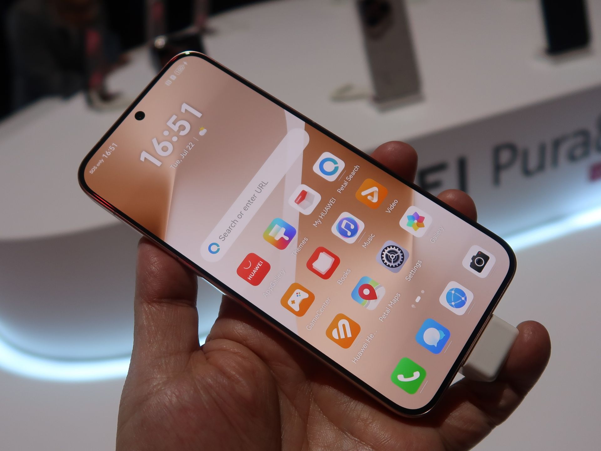 ��HUAWEI Pura 80�פ����̡���̥�ǥ����鷺���˥���ѥ��Ȥ�6.6������ǥ����ץ쥤�����