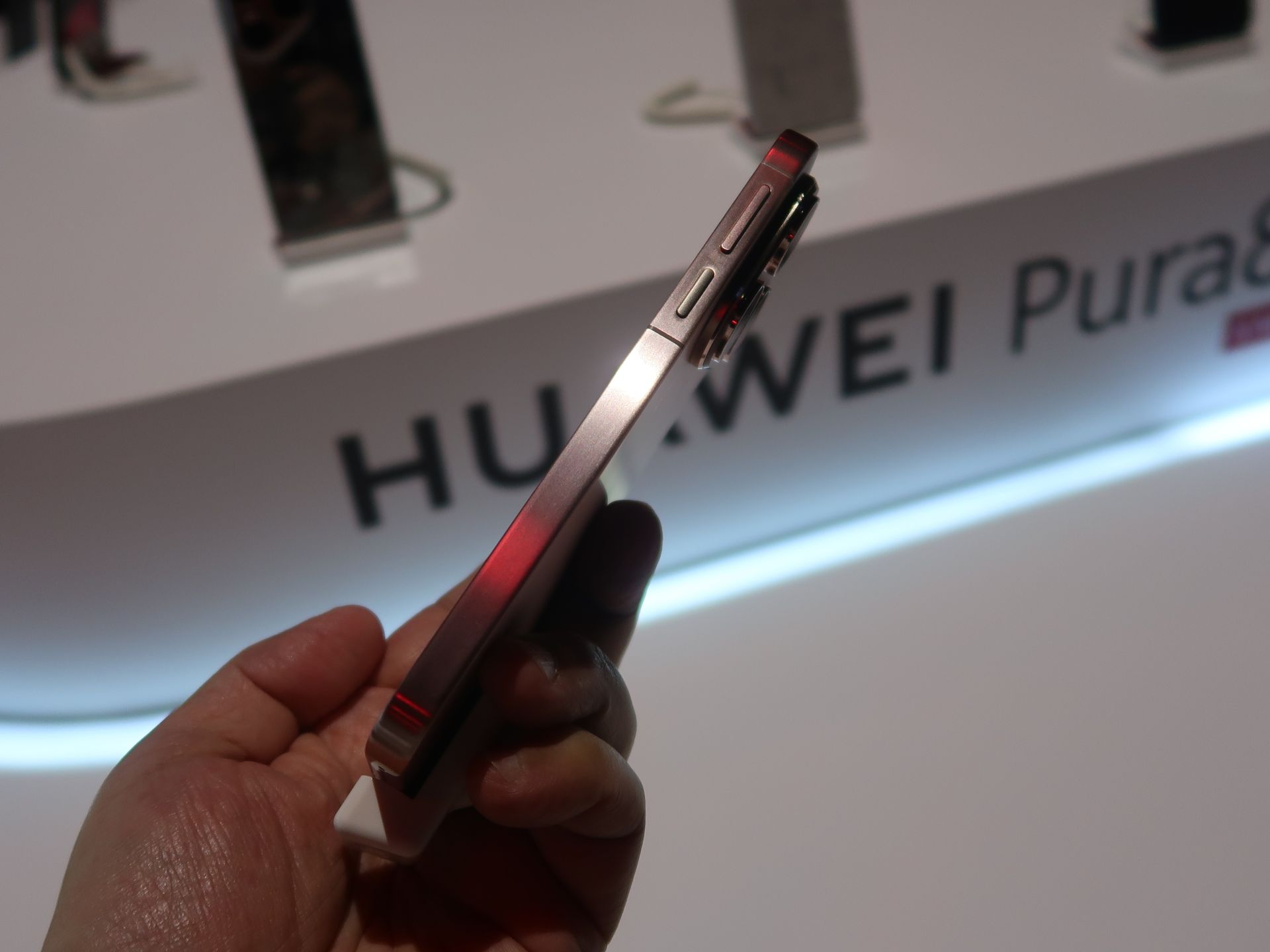 ��HUAWEI Pura 80�פα�¦�̤ˤ��Ÿ���ー�䲻�̥�ー��������