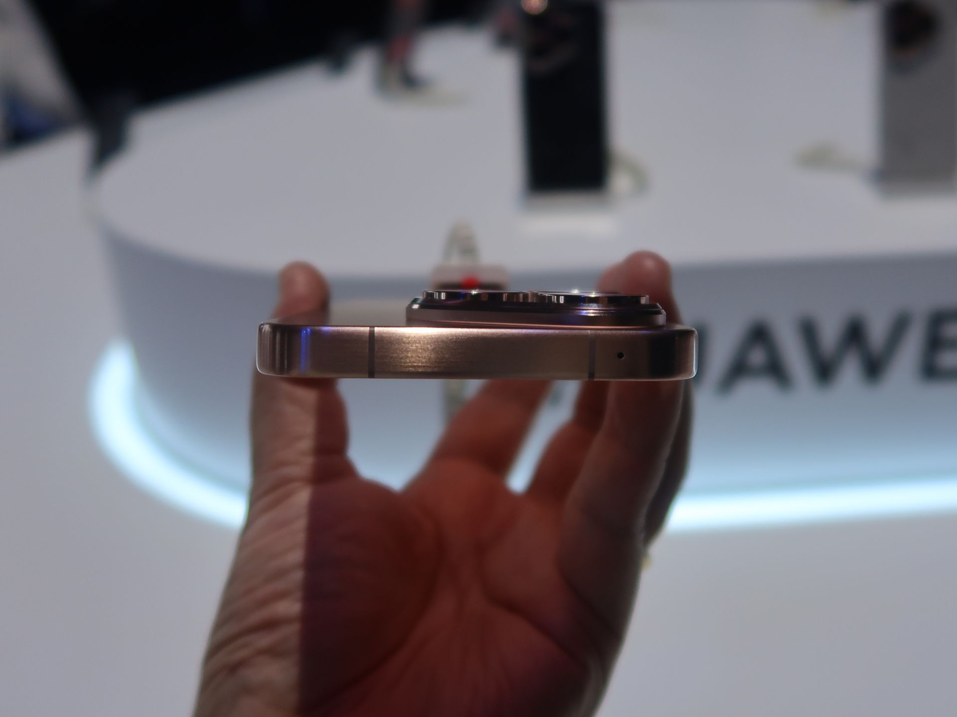 ��HUAWEI Pura 80�פξ�������̵���ȥ����λ��ͤϰۤʤ뤬������������͵�����Ω��