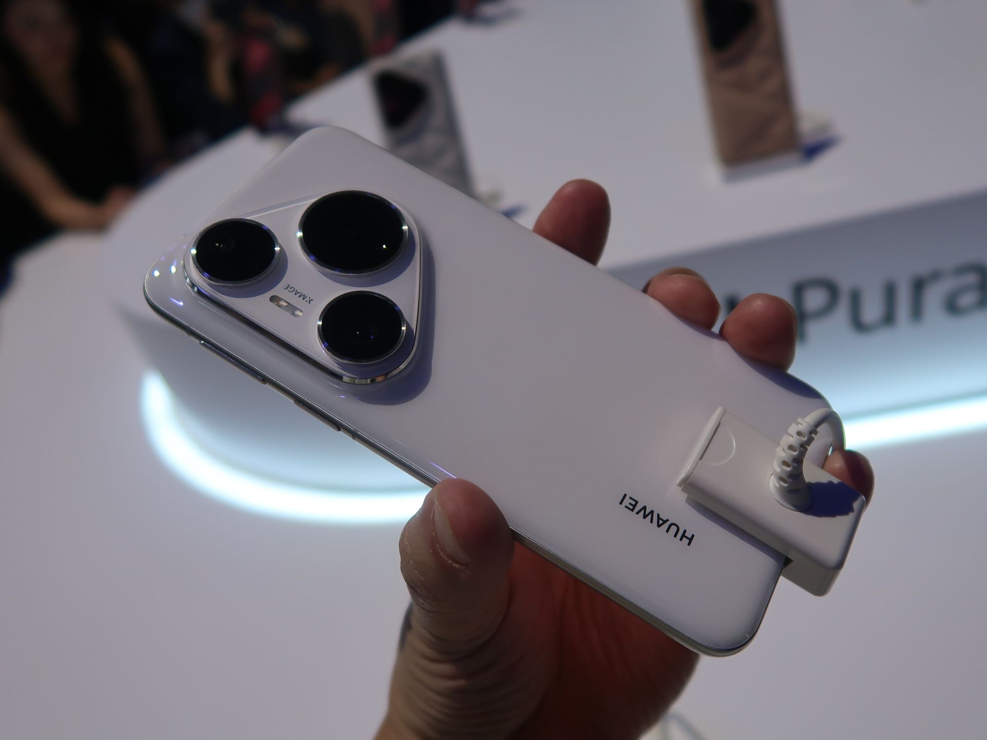 ��HUAWEI Pura 80 Pro�פ����̤ˤϥȥ�ץ륫���Υ⥸��ー�뤬�������롣���ʤꥤ��ѥ��ȤΤ���ǥ�����