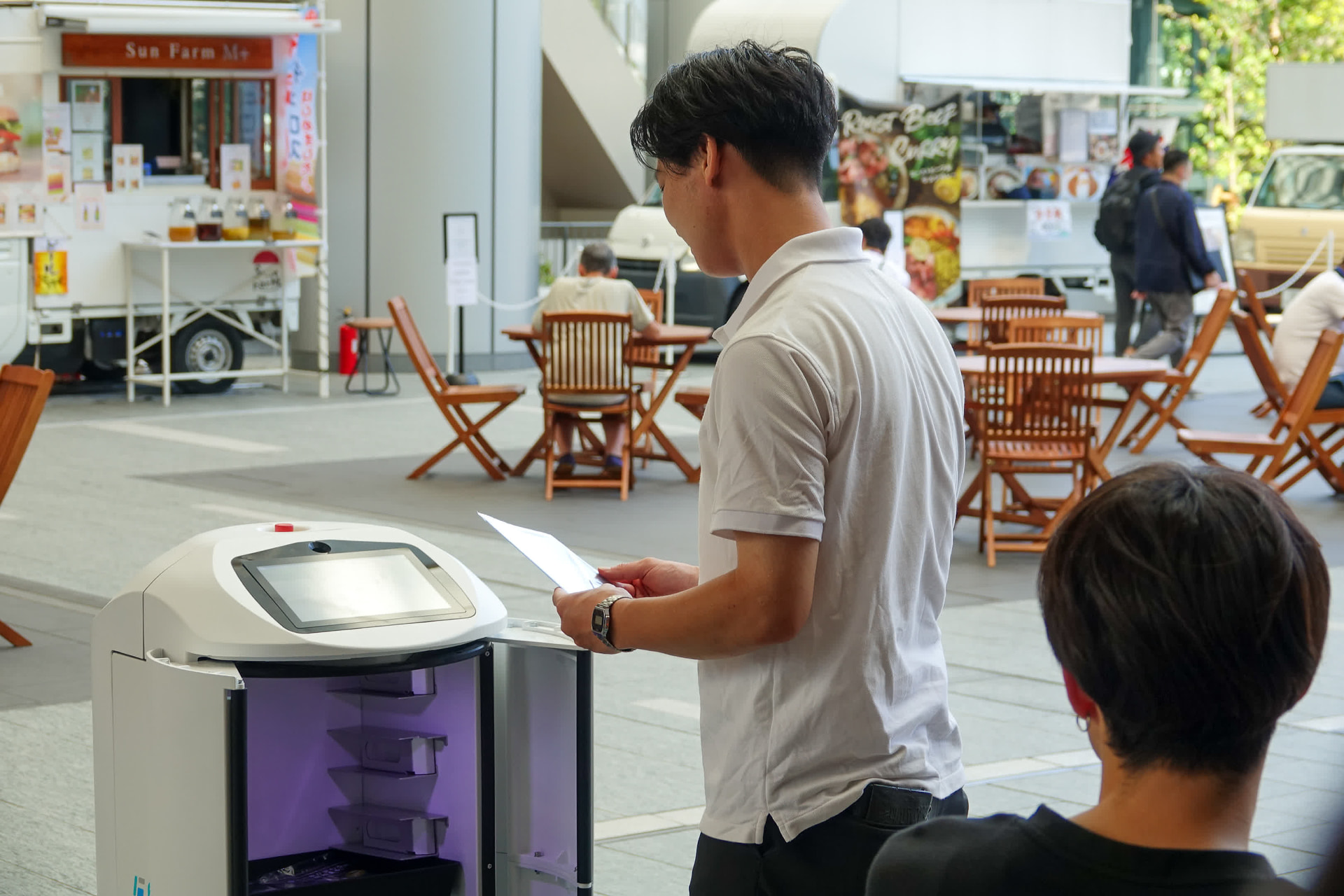 若い男性であれば、スキンケア商品を紹介