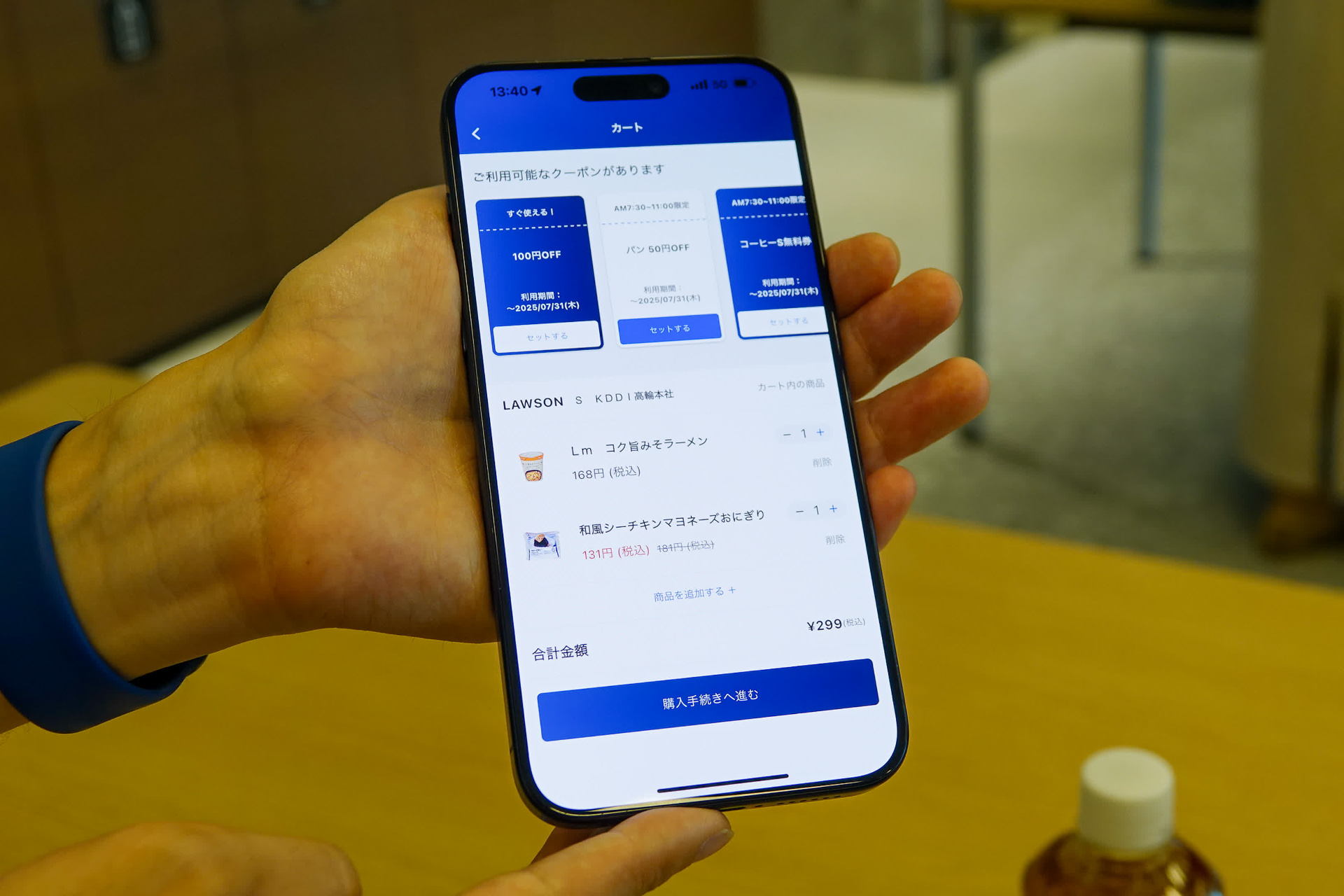 商品はバーコードを読み込むほか、ECサイトのようにアプリからカゴにいれることもできる