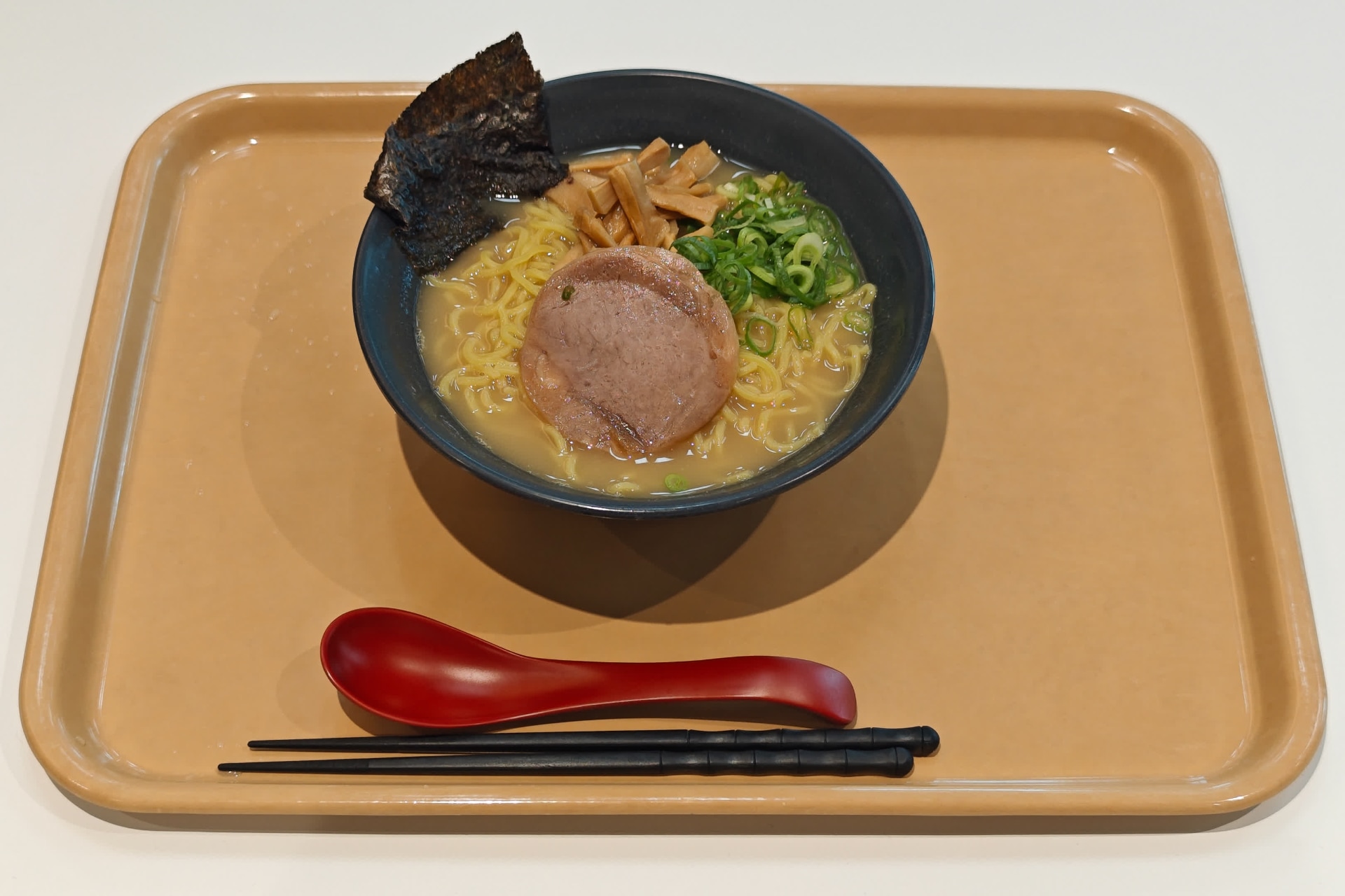 鶏白湯らーめん（580円）の大盛り（＋100円）