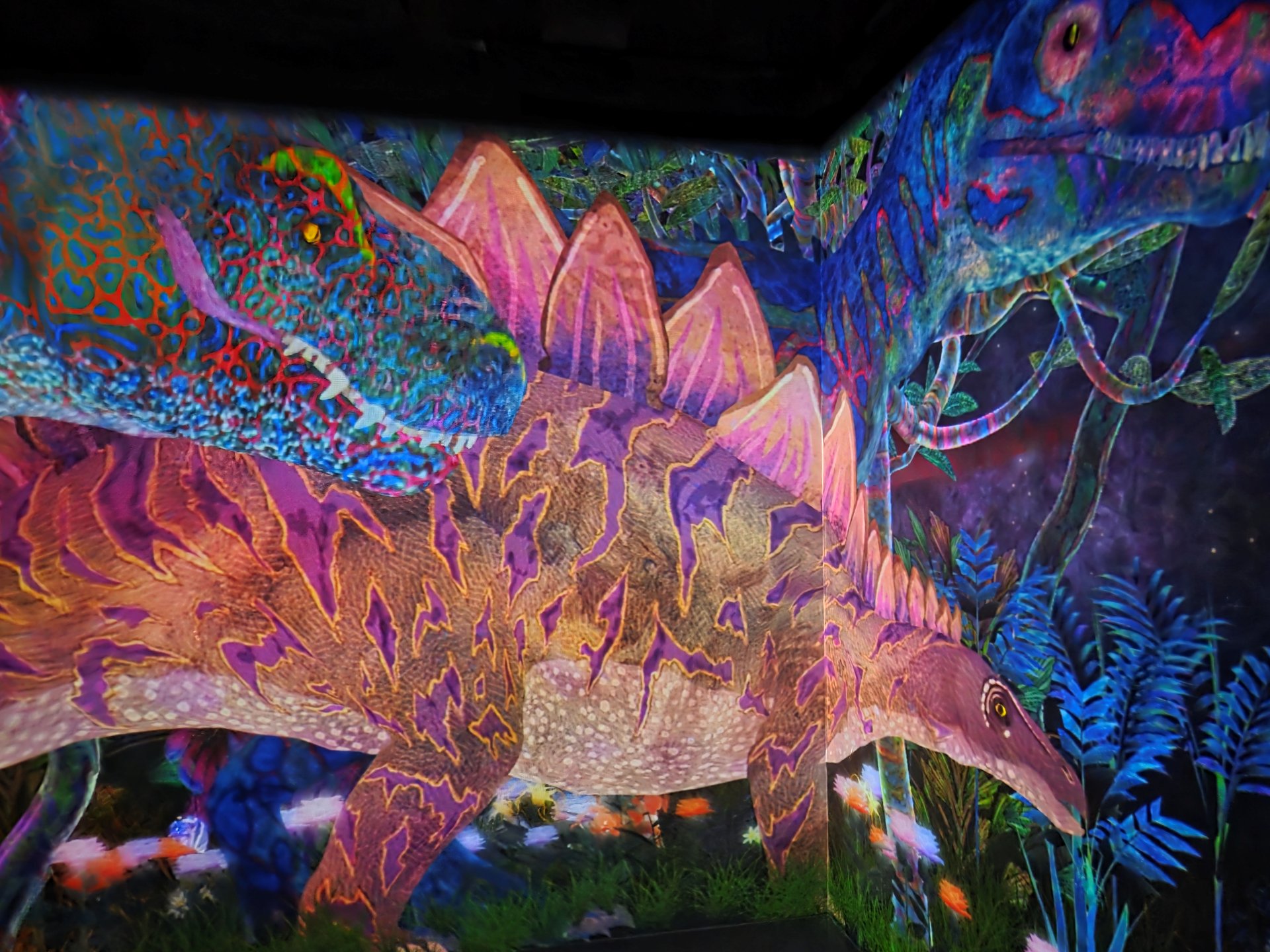 恐竜を見つけたら「観察の目」という矢を放つ