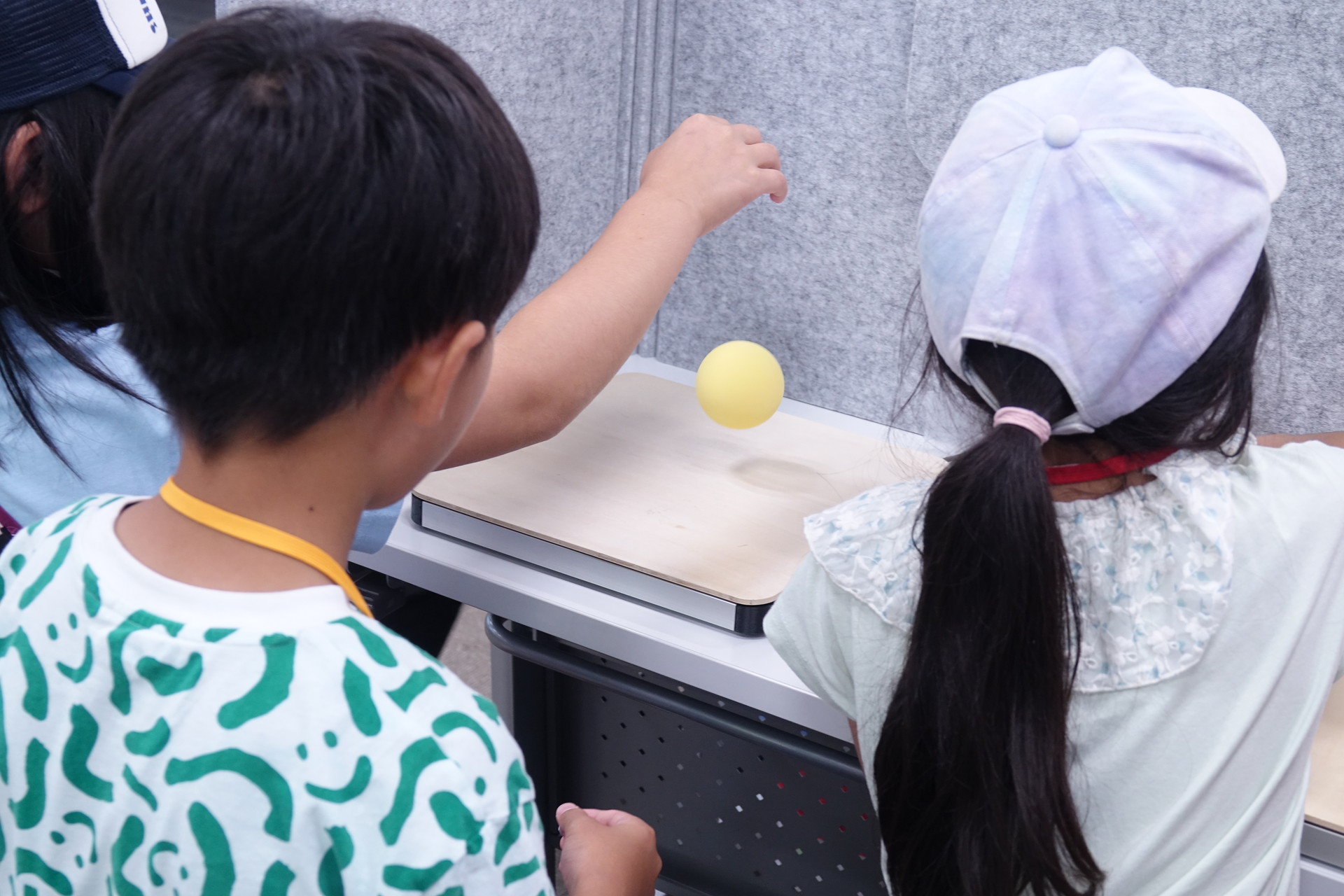 「触覚伝送」で何を落としたか当てるクイズ