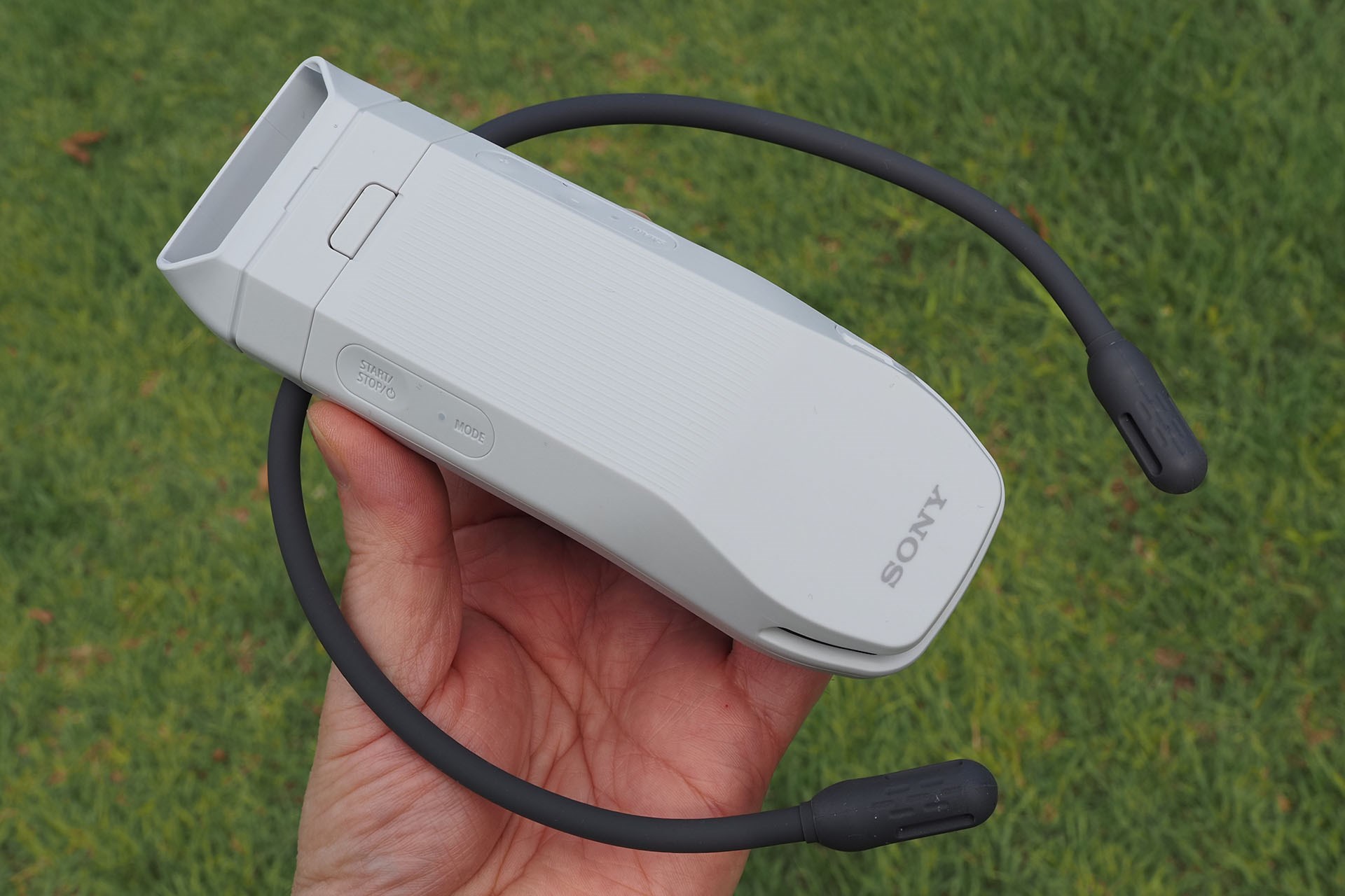 これを背中側の頸椎あたりに引っ掛けて使用する。