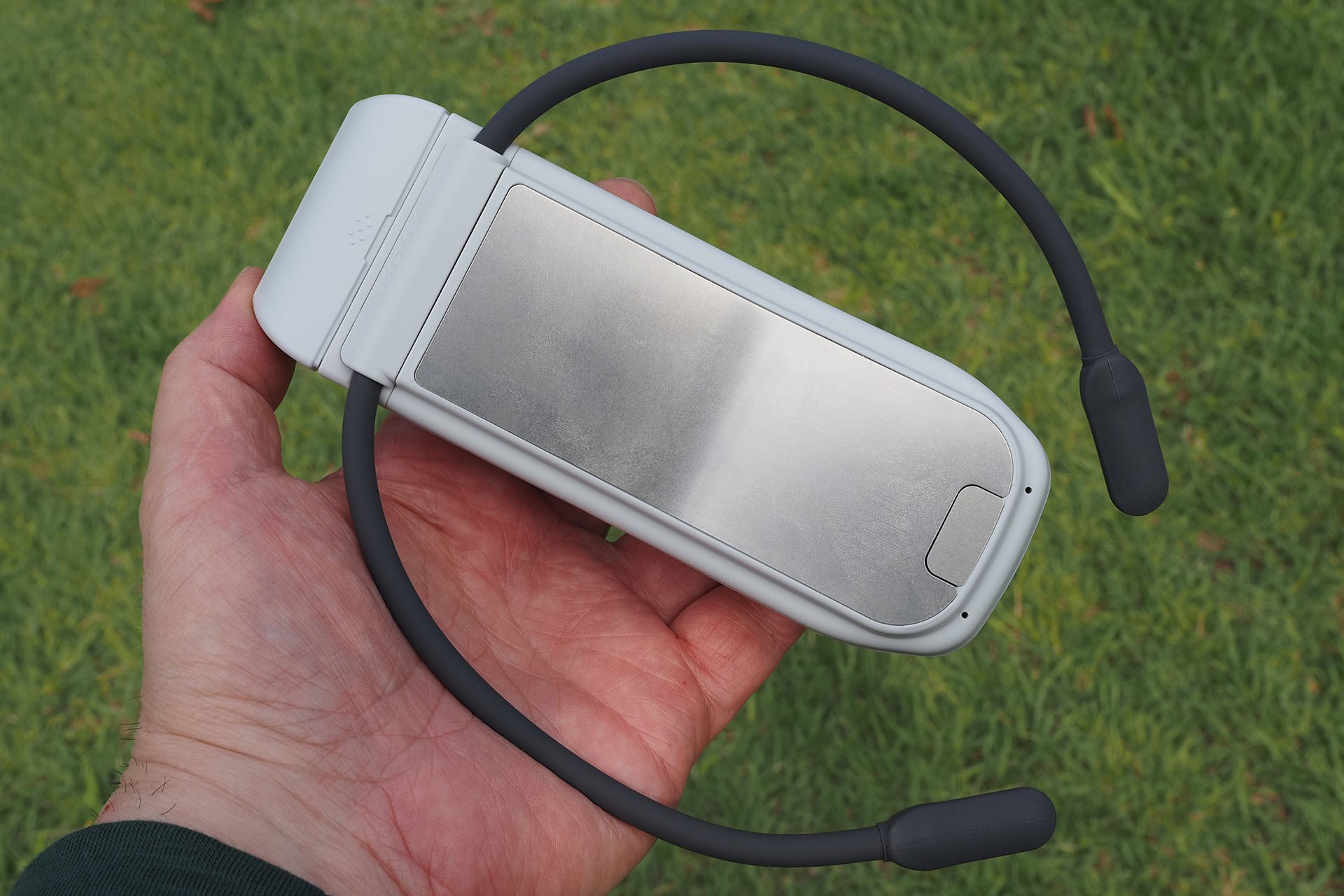 頸椎あたりに密着する部分が冷え冷えになったりホット（冬場）になったりする。