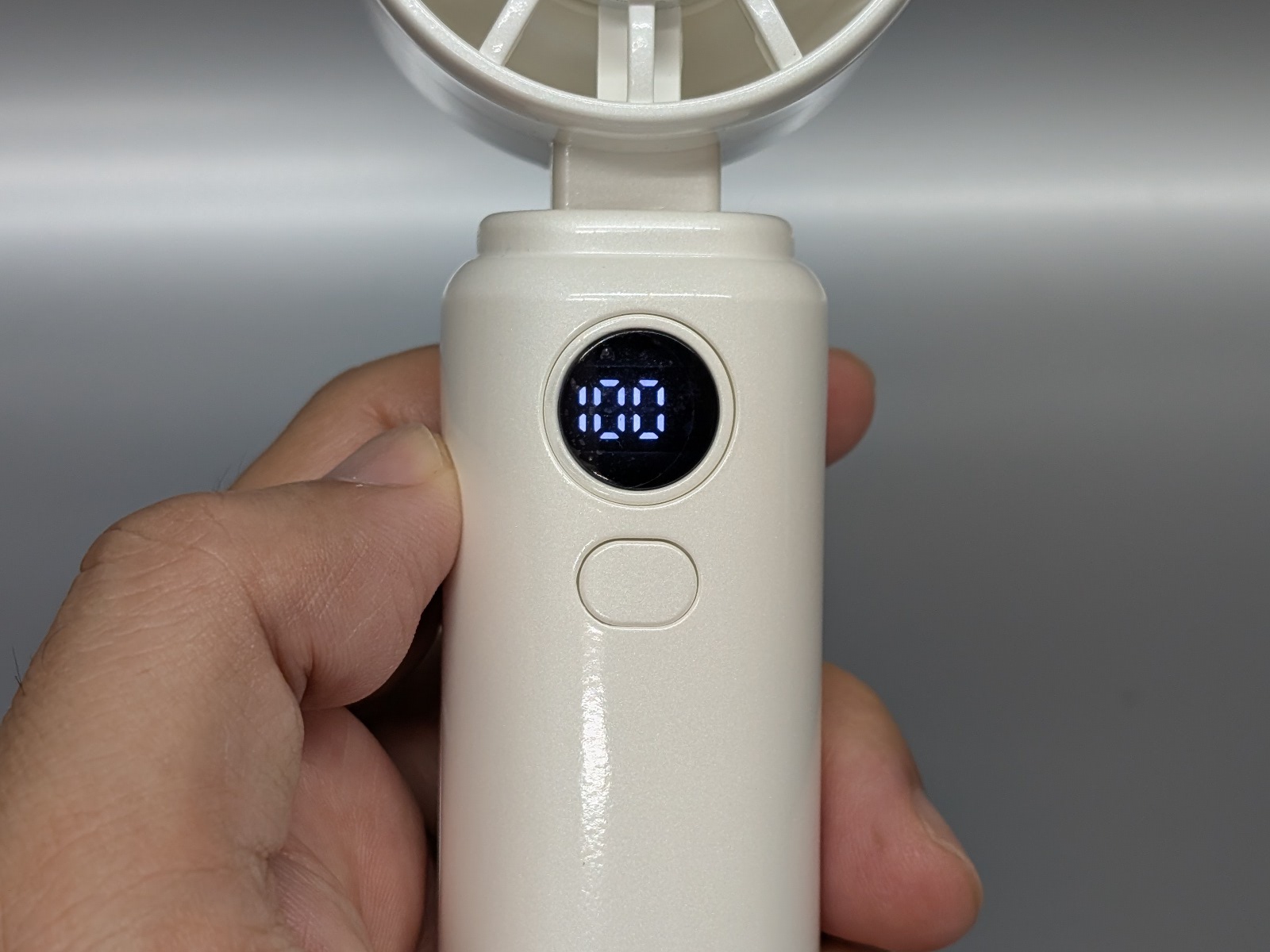 この液晶はバッテリー残量のパーセンテージ表示にも対応する