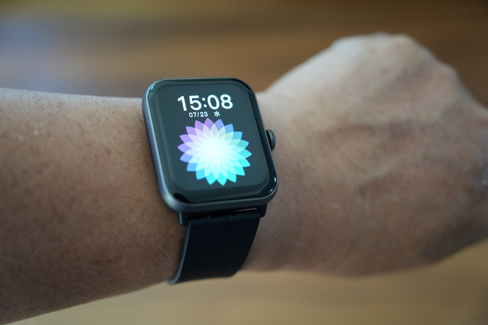 ベルトは一般的な留め方で、サイズ調整がしやすかった