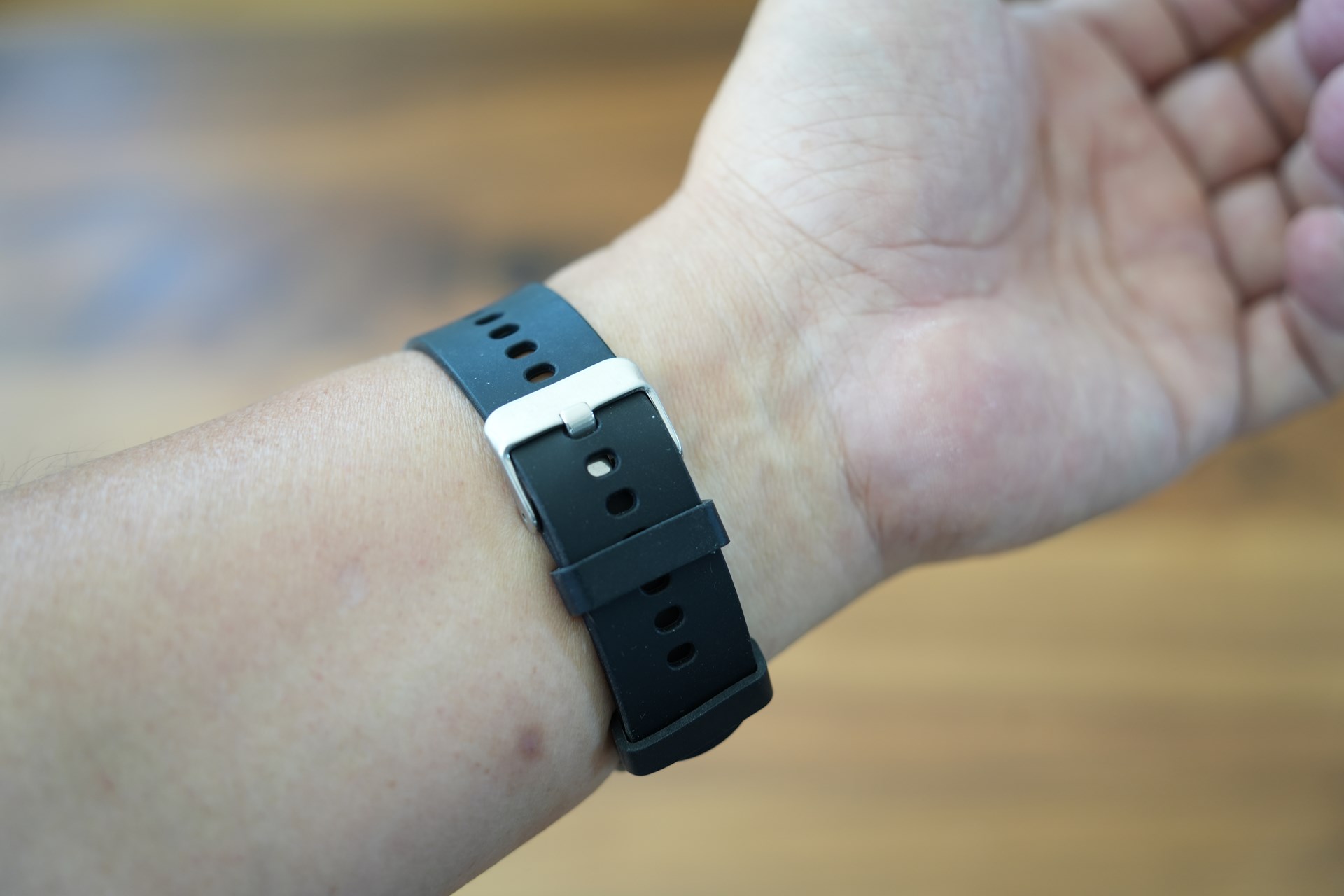 ベルトは一般的な留め方で、サイズ調整がしやすかった