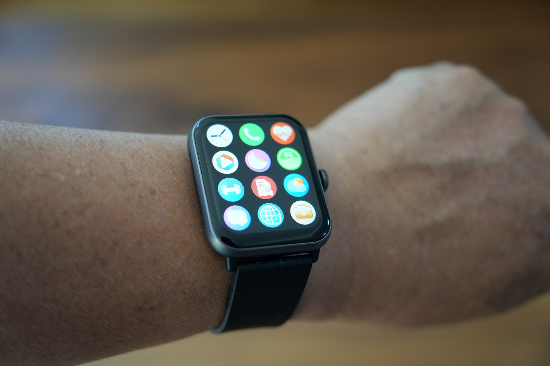 右にスワイプすると機能メニューが表示