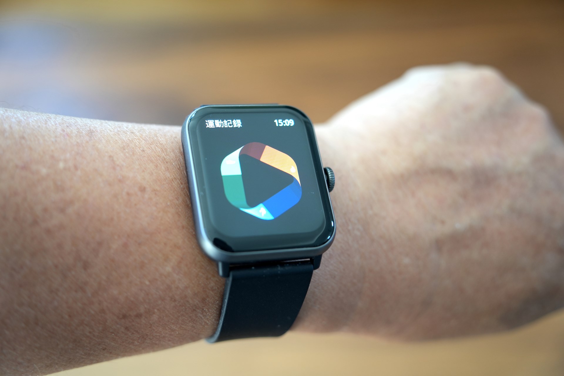 左にスワイプすると表示されるショートカットはカスタマイズ可能