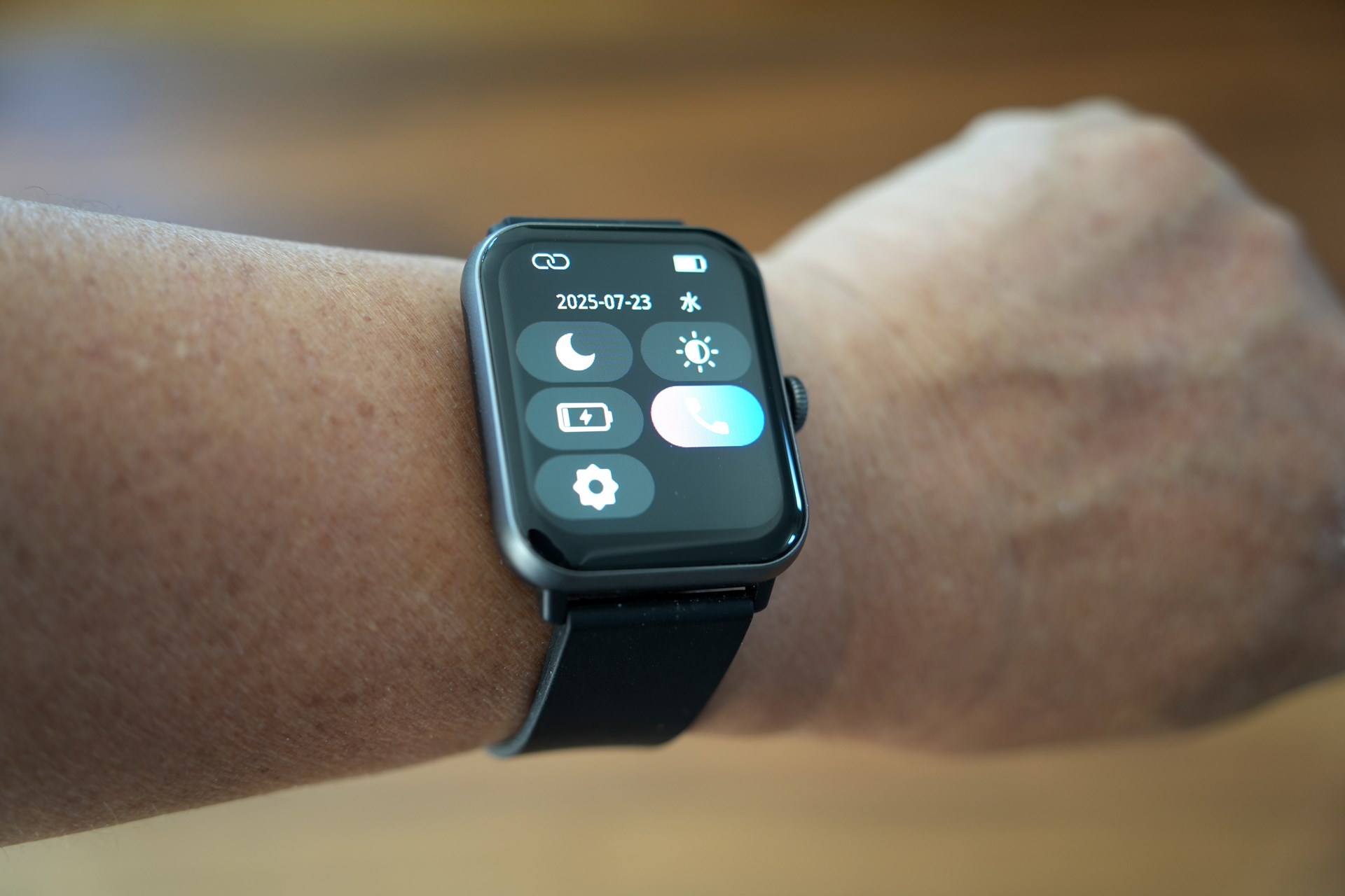 下にスワイプするとクイック設定が表示