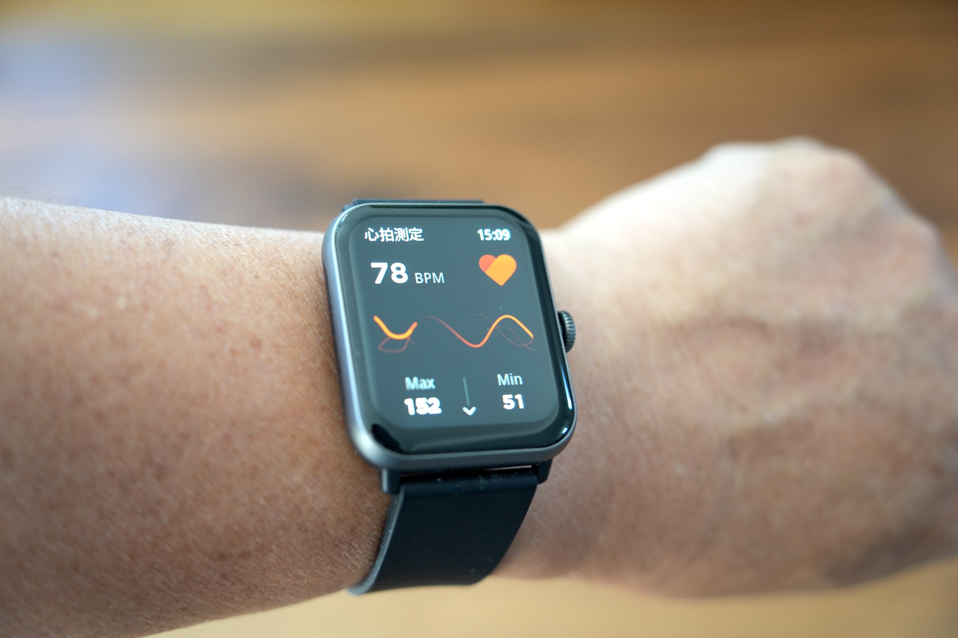 心拍数や血中酸素飽和度は手動でも測定可能