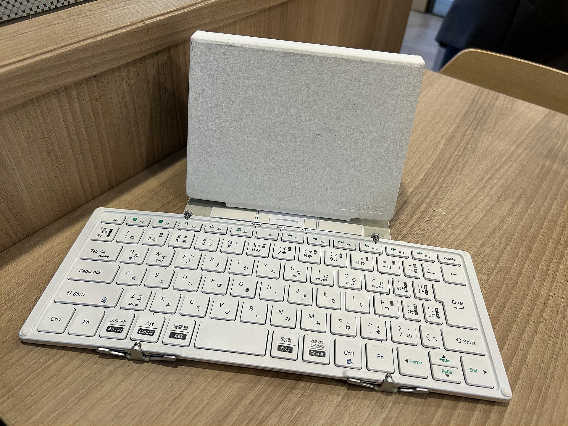 ケースがスタンド代わりになる