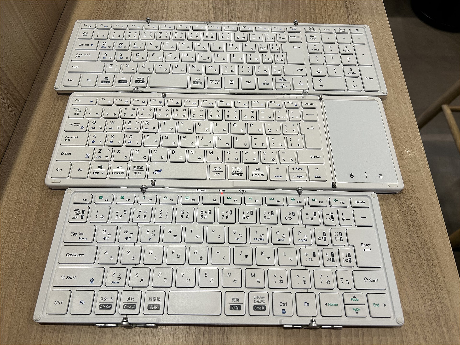 三つのキーボード比較。下からMOBO、Omikamo、サンワサプライ。打鍵感はいずれも良好で甲乙付けがたい