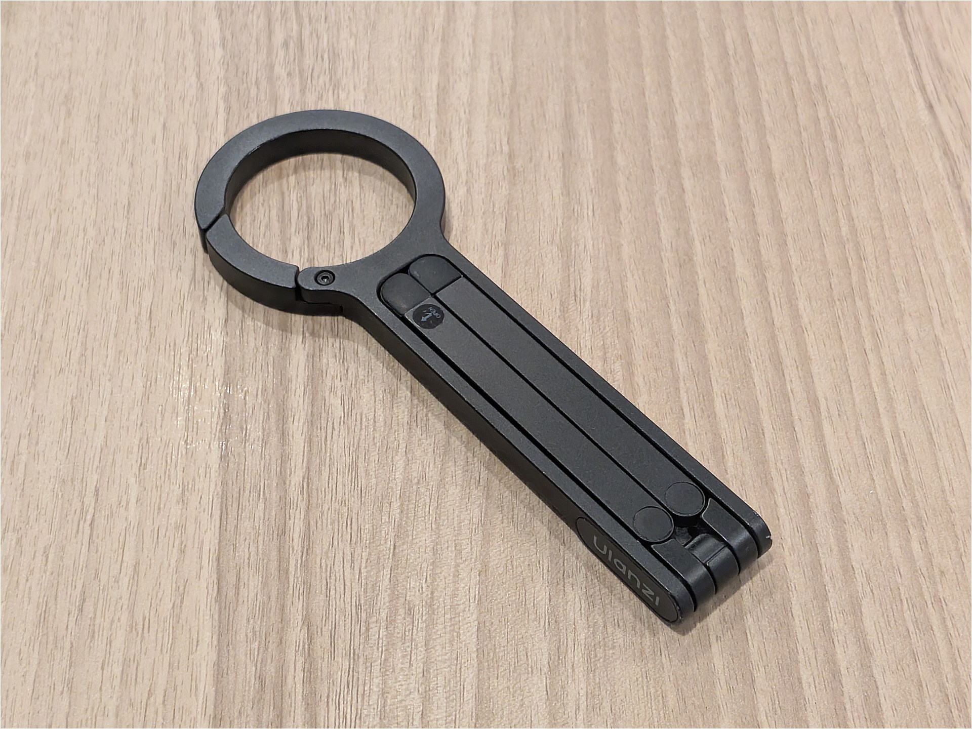 UraniziのMagsafe対応スタンド「MA30」